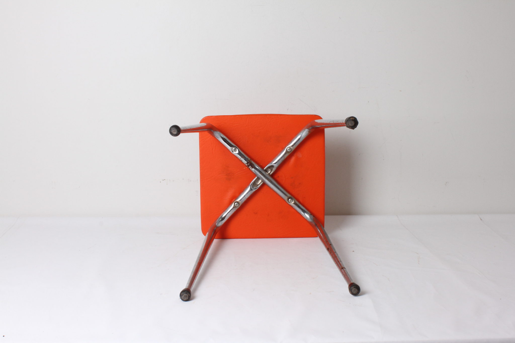 emmaus-etikette-occasion-seconde main-scherwiller -tabouret-vintage-orange (2)