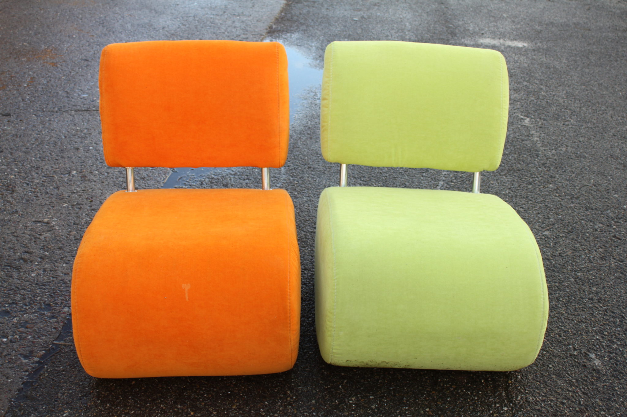 fauteuil-design-et-decoratif-tissu-orange-vert-mobilier-original-occasion-emmaus-scherwiller-etikette (2)