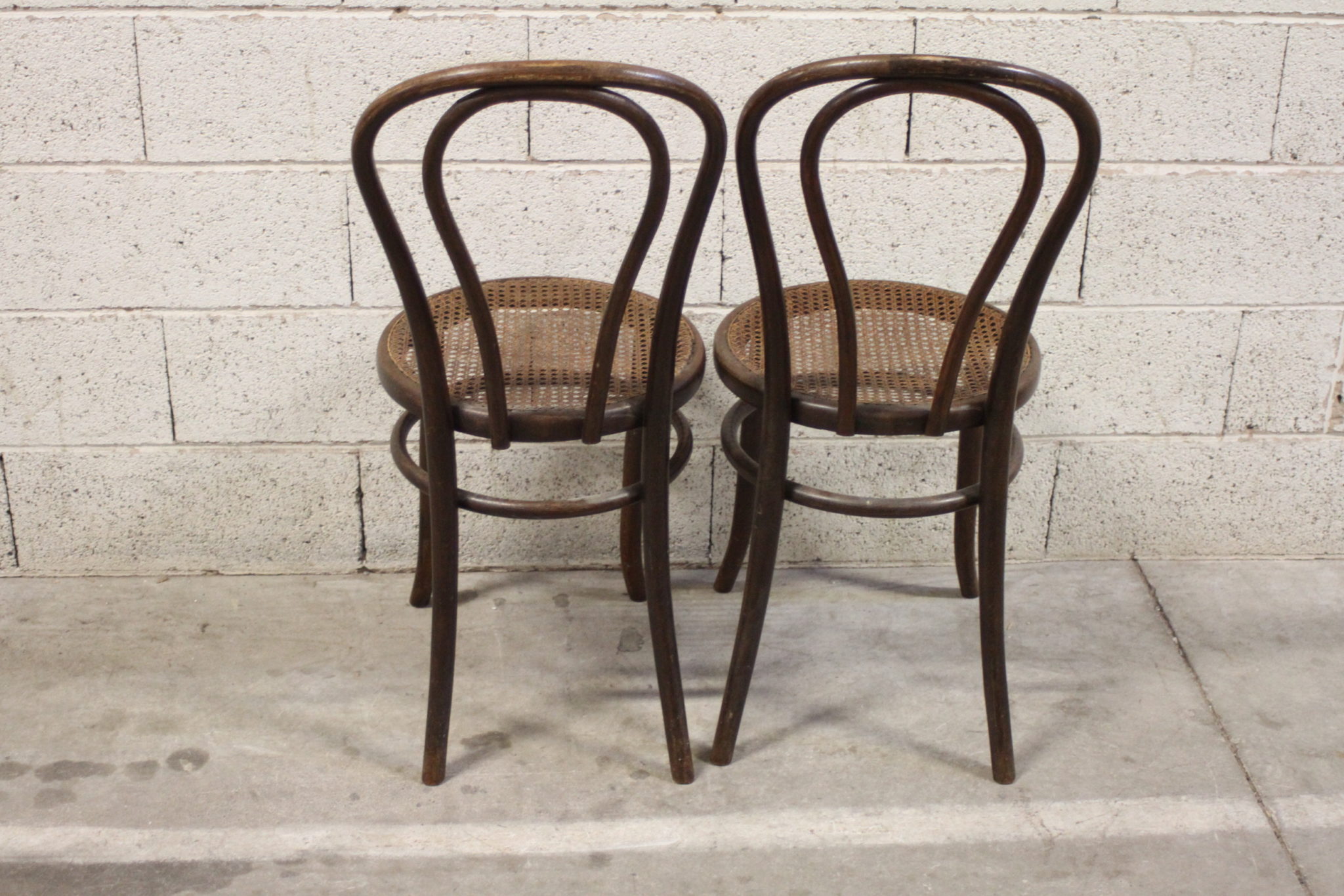 paire-de-chaises-anciennes-bistrot-rondes-bois-rotin-mobilier-occasion-emmaus-scherwiller-etikette (1)