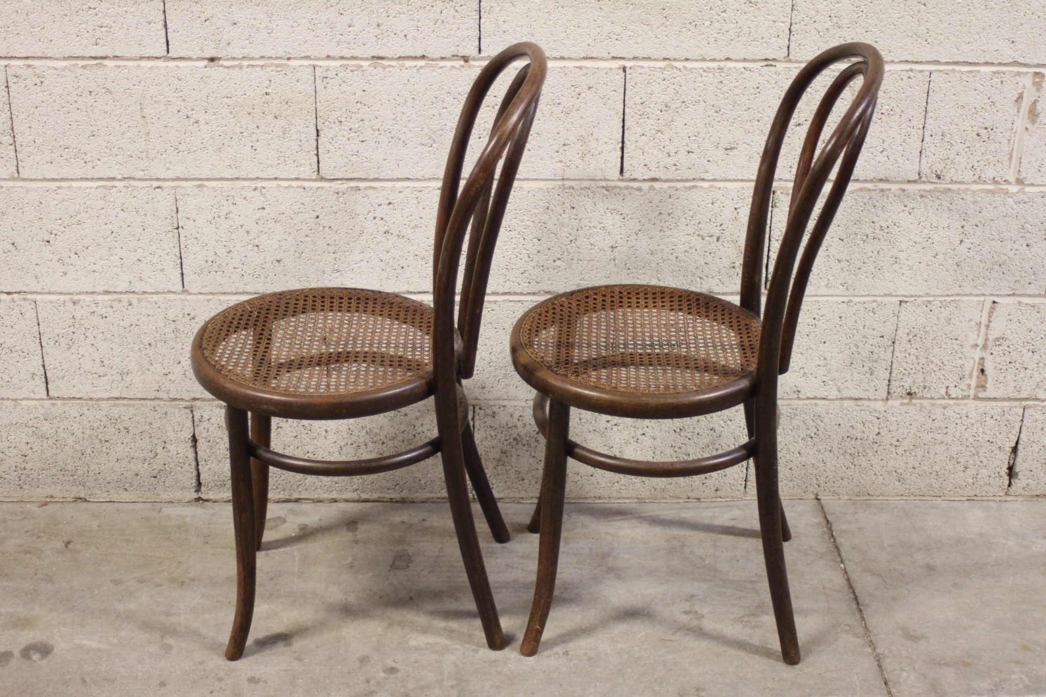 paire-de-chaises-anciennes-bistrot-rondes-bois-rotin-mobilier-occasion-emmaus-scherwiller-etikette (4)