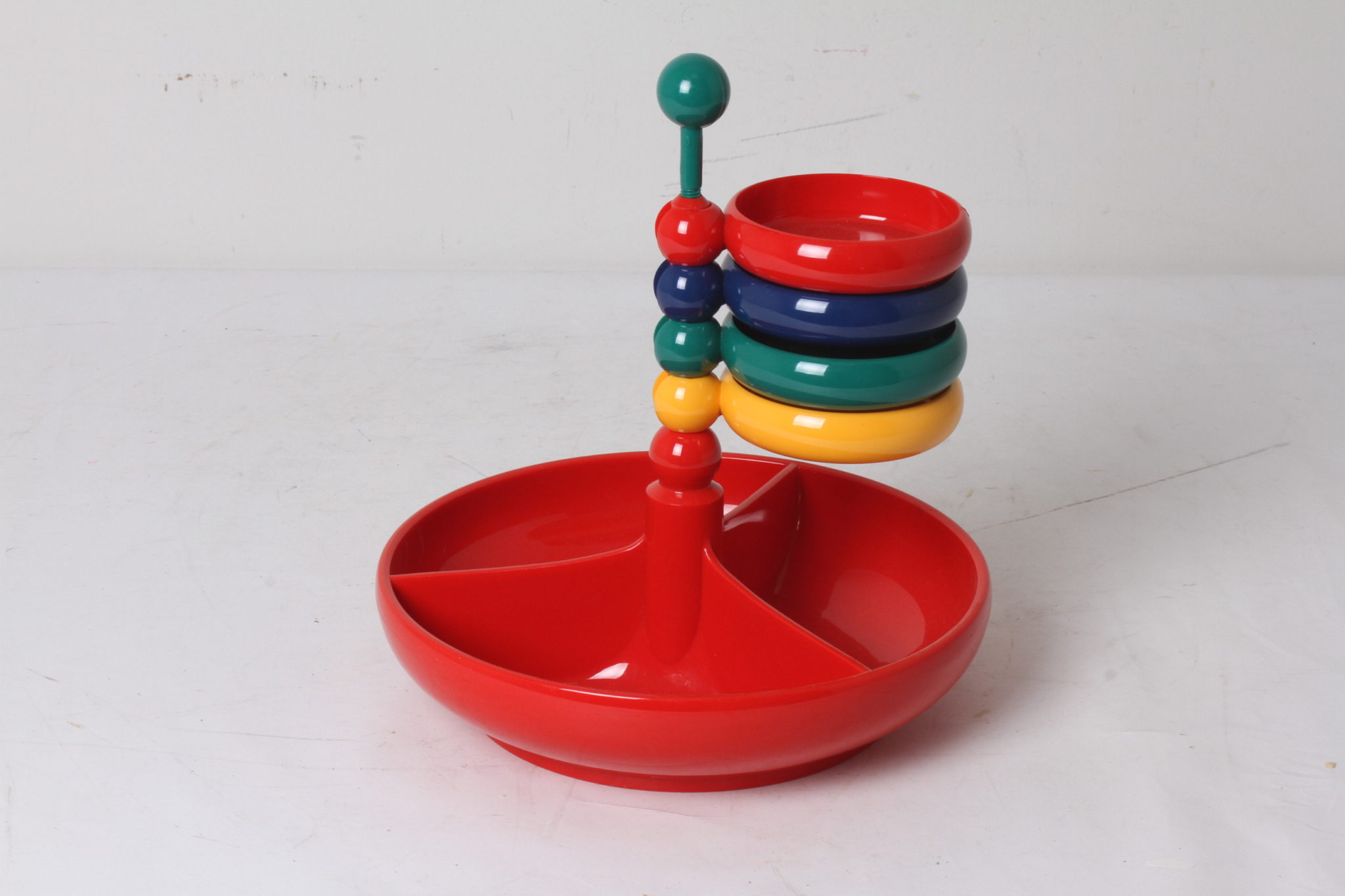 emmaus-scherwiller-etikette-occasion -présentoir-apéritif-rouge (1)