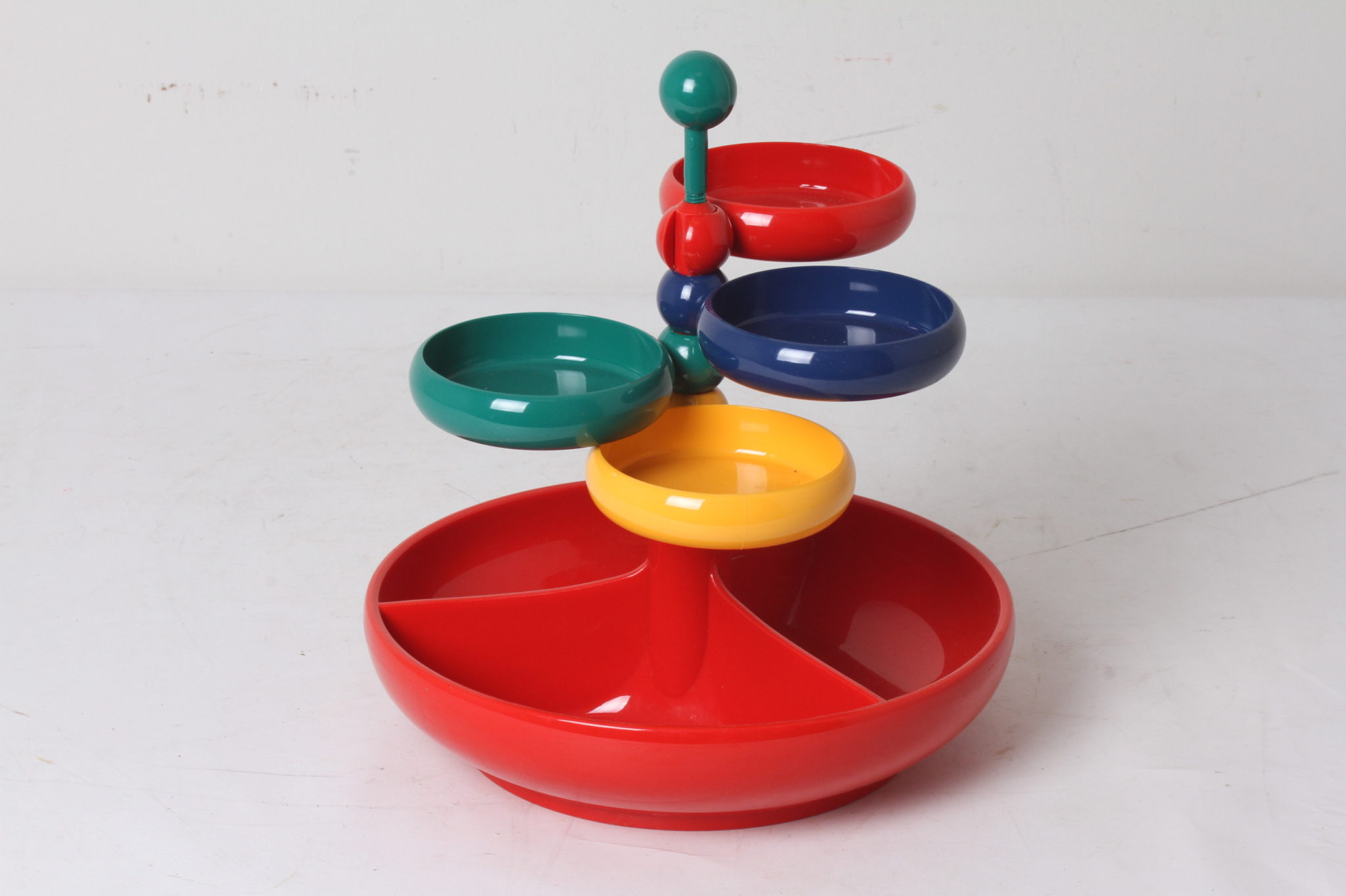 emmaus-scherwiller-etikette-occasion -présentoir-apéritif-rouge (2)