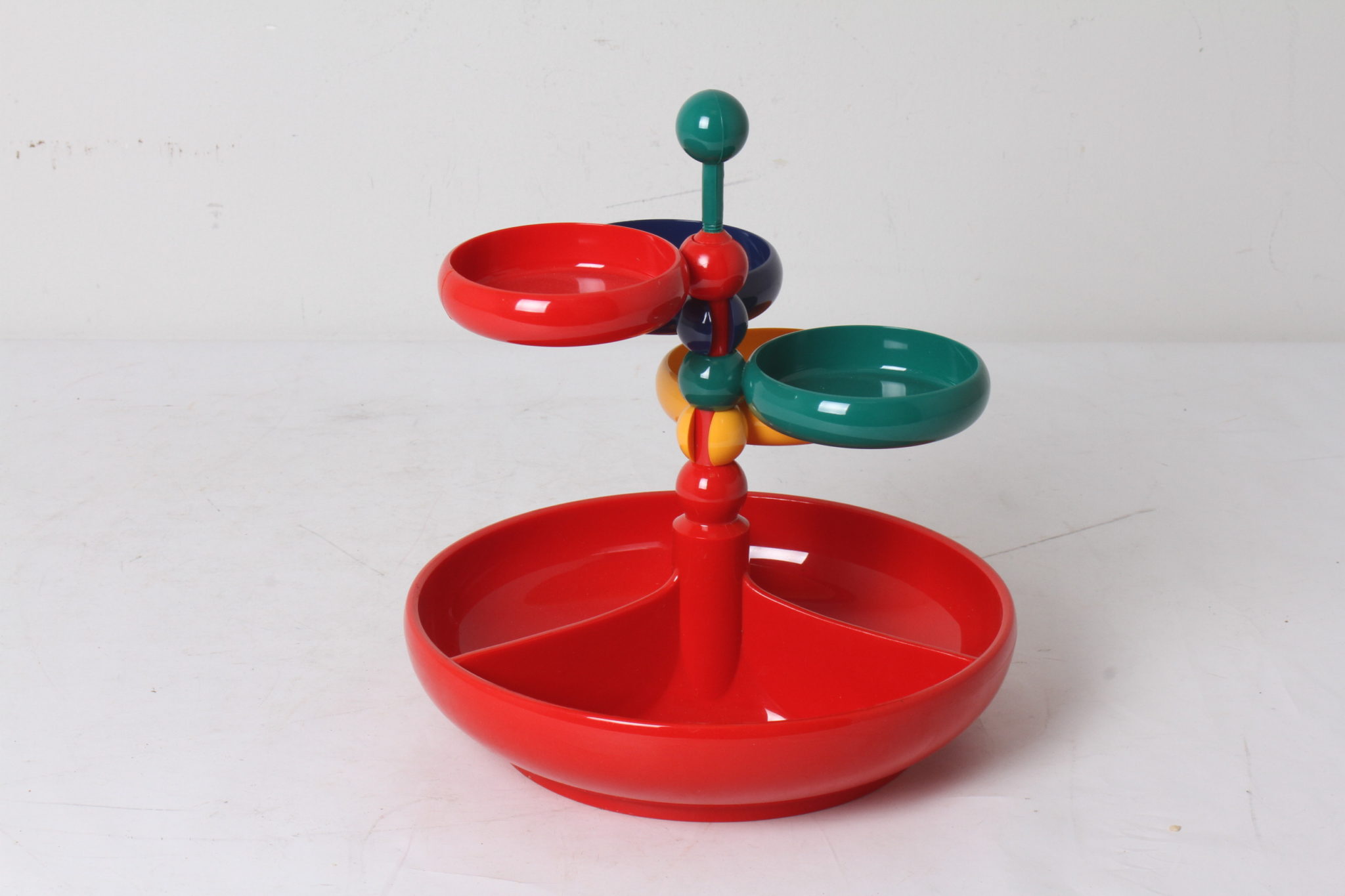 emmaus-scherwiller-etikette-occasion -présentoir-apéritif-rouge (3)