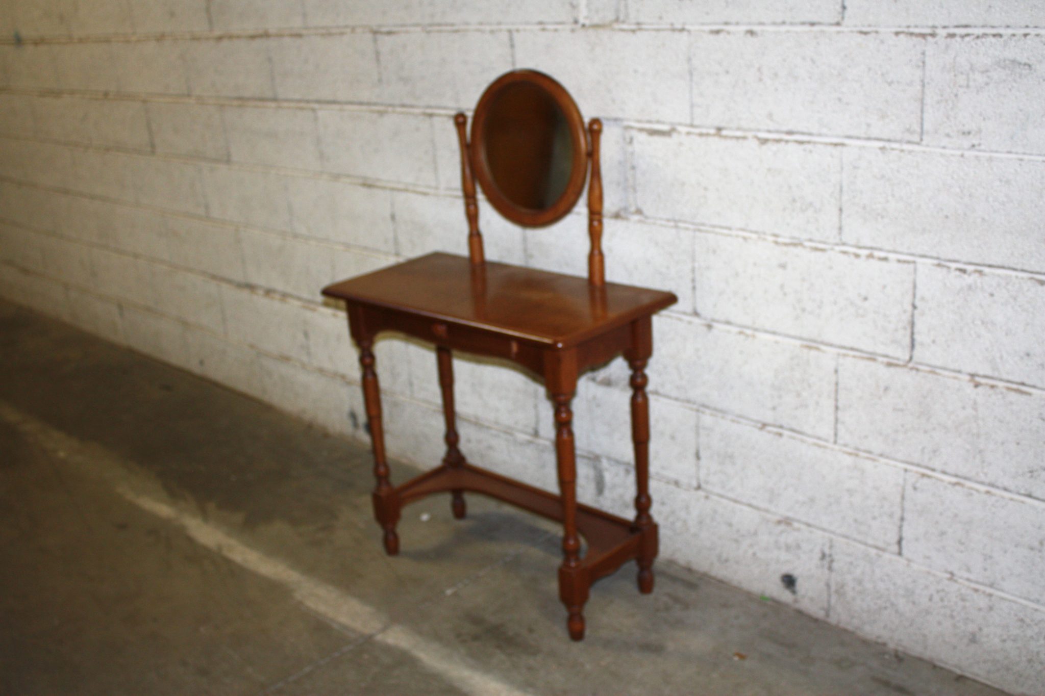 petite-coiffeuse-miroir-rond-en-bois-mobilier-occasion-emmaus-scherwiller-etikette (2)