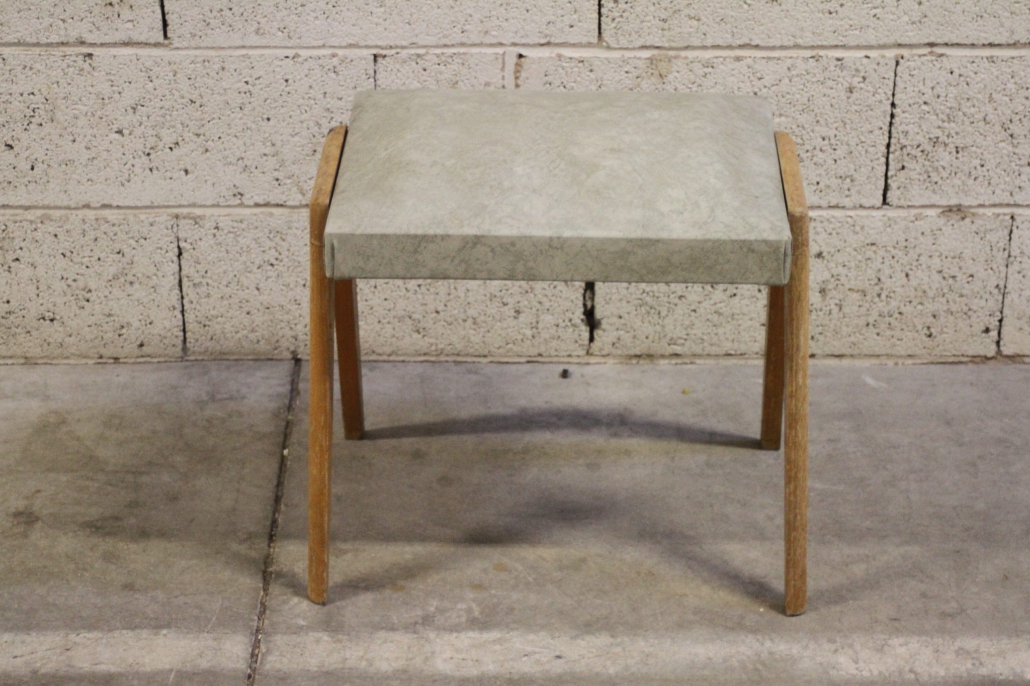 tabouret-vintage-pieds-compas-assise-ressorts-skai-design-scandinave-mobilier-occasion-emmaus-scherwiller-etikette (2)