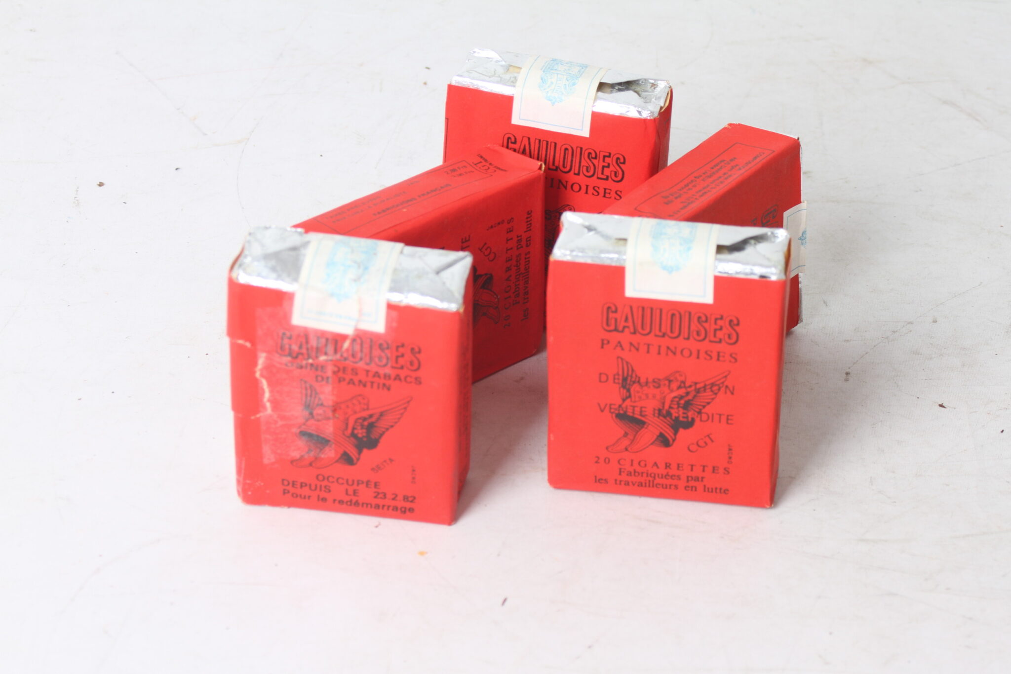 emmaus-scherwiller-etikette-occasion -gauloises-usine-pantin-seita-occupé-rouge-Paquet-Cigarettes-Gauloises-pantinoises-Grève ouvrier C.G (1)