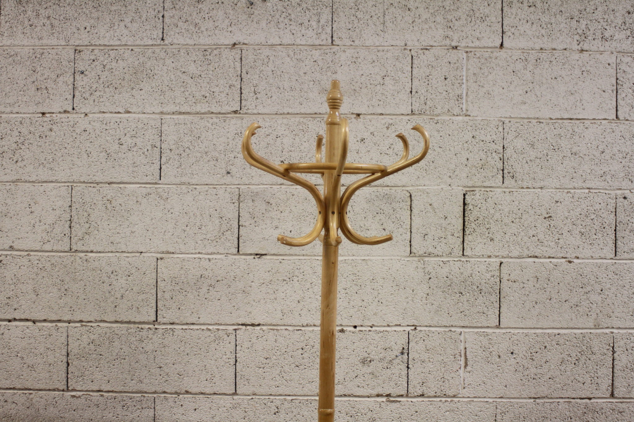 porte-manteaux-perroquet-12-crochets-bois-clair-mobilier-occasion-emmaus-scherwiller-etikette (3)