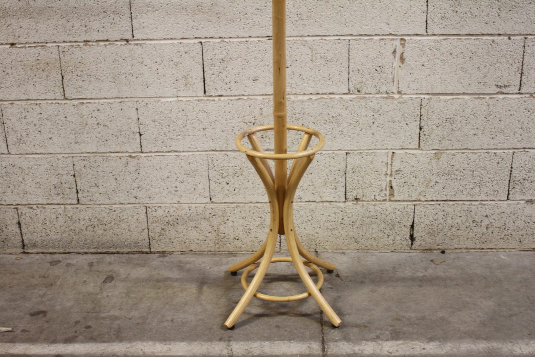 porte-manteaux-perroquet-12-crochets-bois-clair-mobilier-occasion-emmaus-scherwiller-etikette (4)