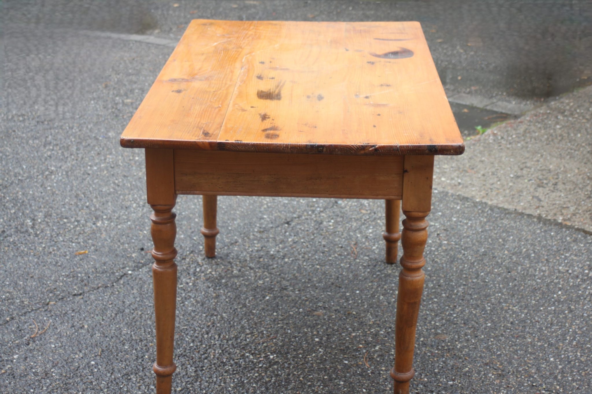 ancienne-table-de-ferme-bois-pipeds-tournes-1-tiroir-mobilier-brocante-occasion-emmaus-scherwiller-etikette (4)
