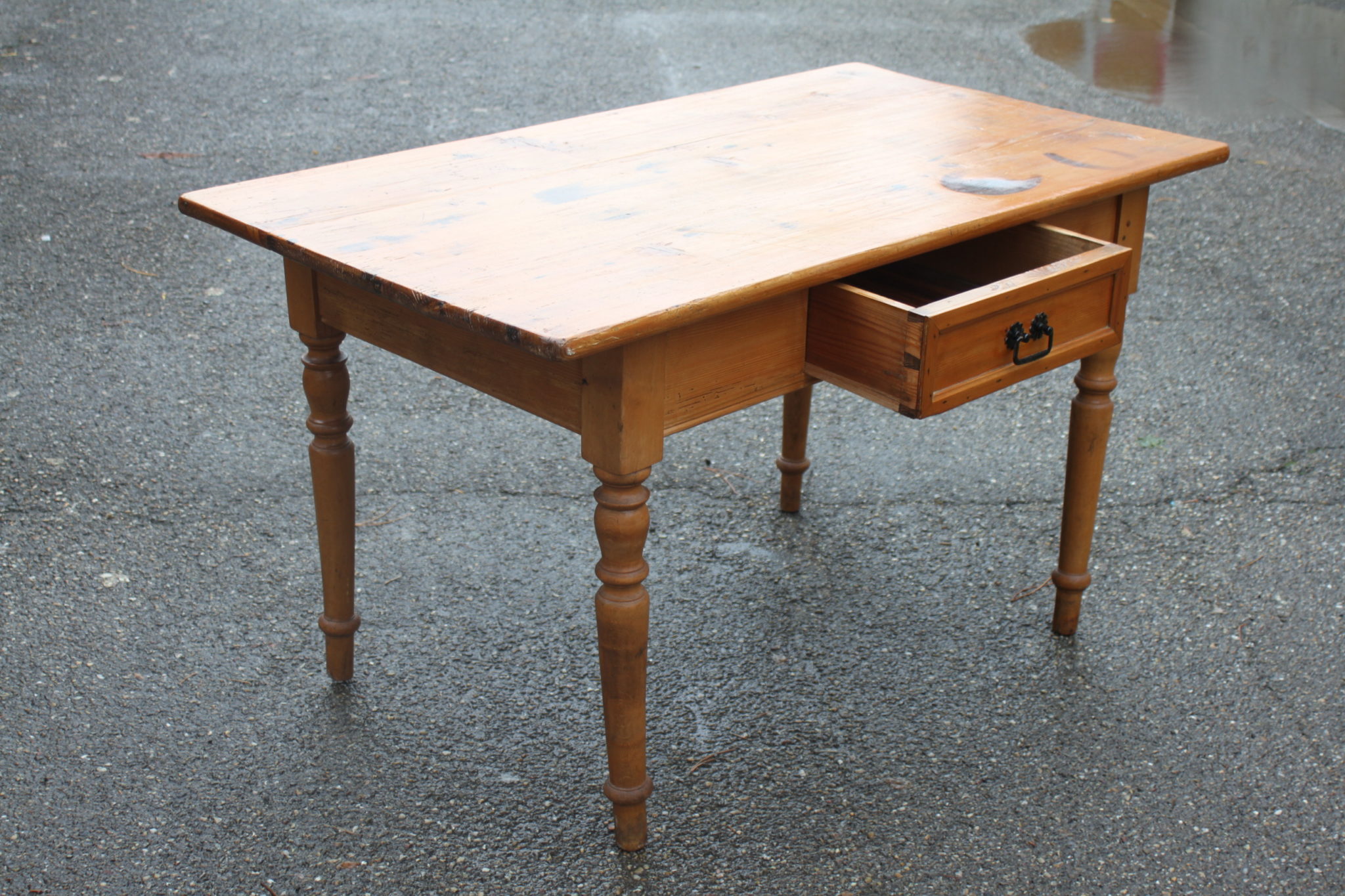 ancienne-table-de-ferme-bois-pipeds-tournes-1-tiroir-mobilier-brocante-occasion-emmaus-scherwiller-etikette (5)