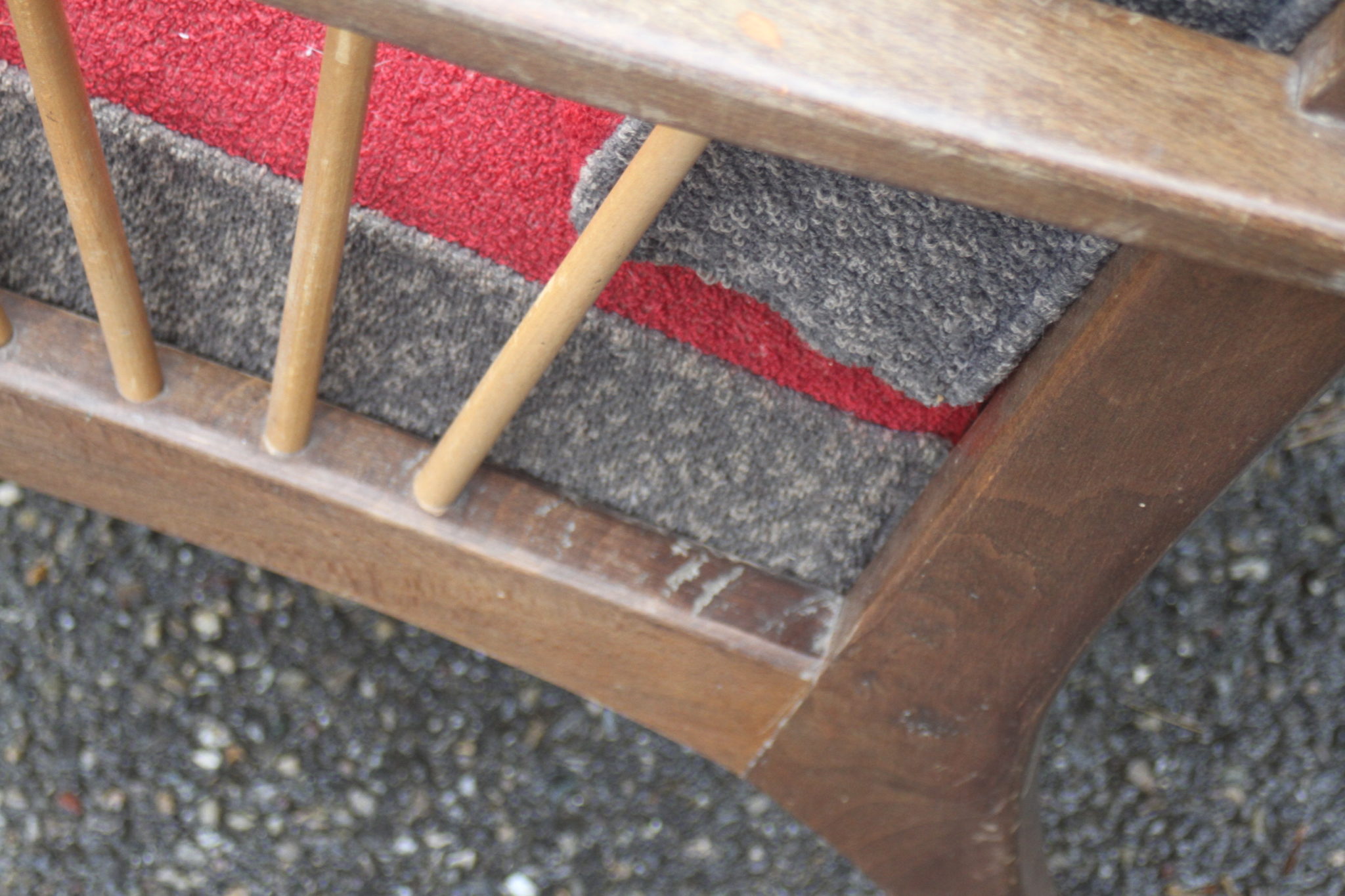 fauteuil-vintage-design-scandinave-bois-pieds-compas-coussins-tissu-bouclette-mobilier-brocante-occasion-emmaus-scherwiller-etikette (6)