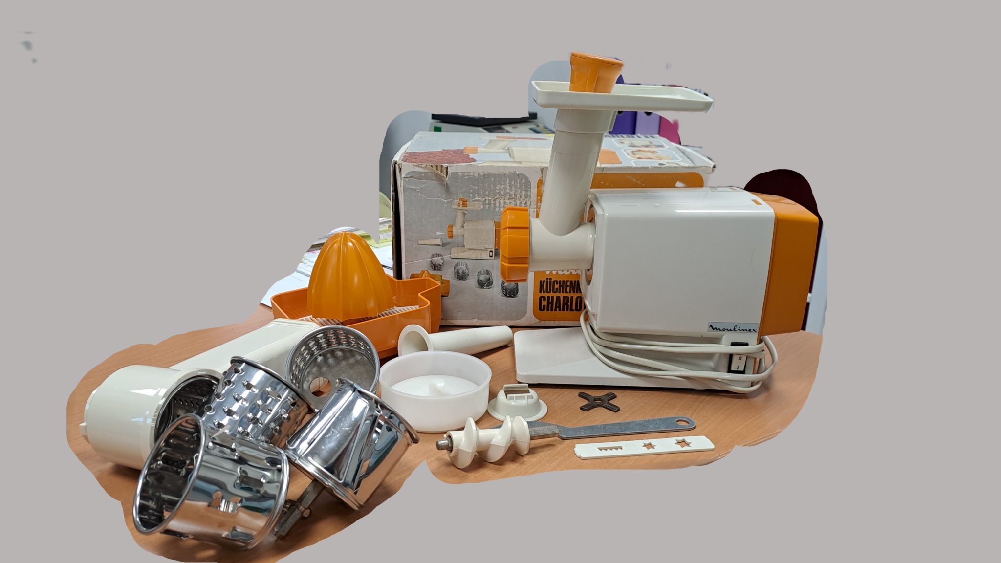 robot-vintage-moulinex-charlotte-308-petit-electromenager-occasion-emmaus-scherwiller-etikette (10)