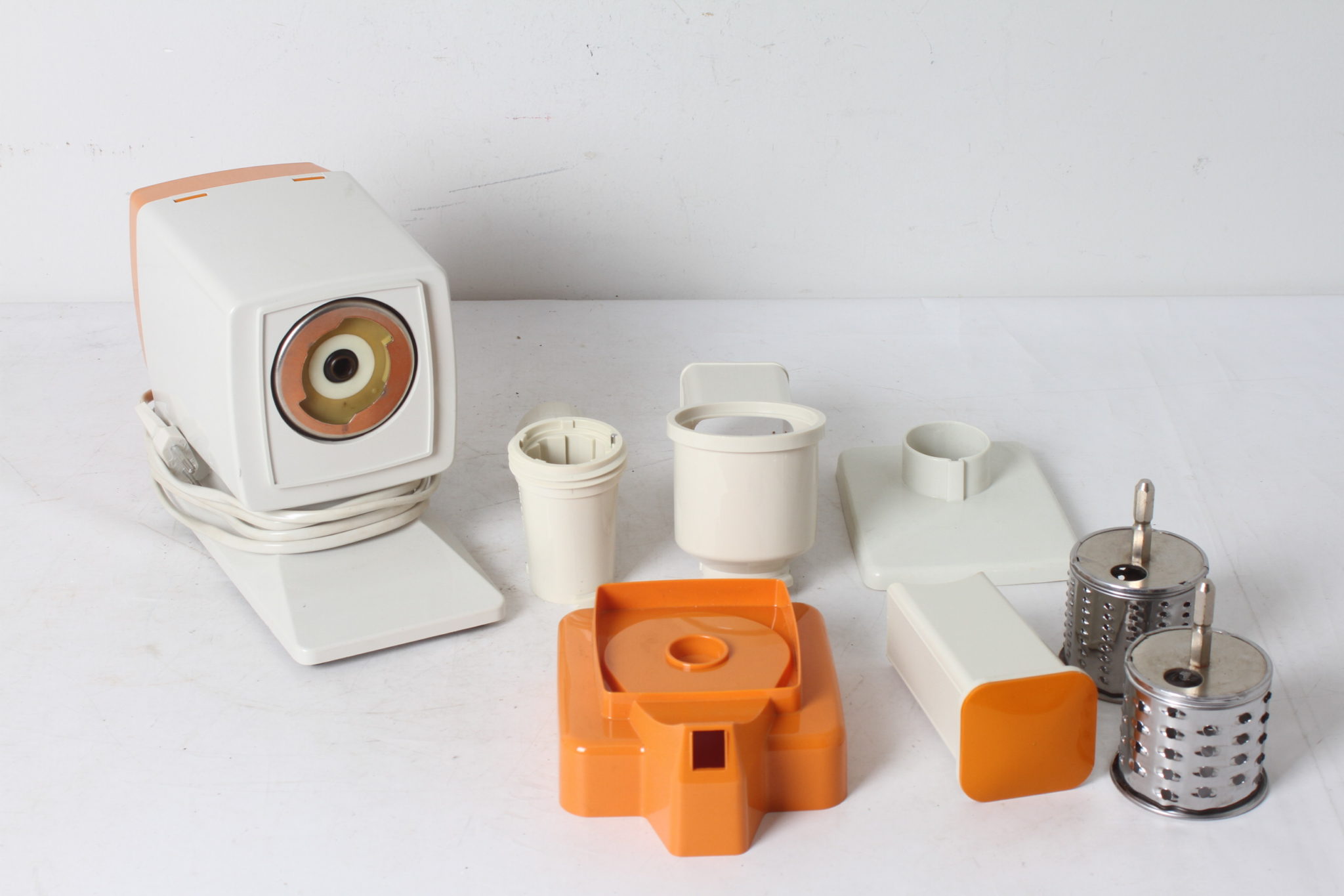 robot-vintage-moulinex-charlotte-308-petit-electromenager-occasion-emmaus-scherwiller-etikette (3)