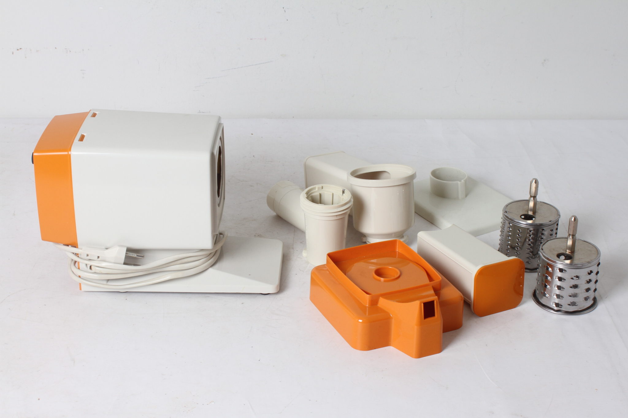 robot-vintage-moulinex-charlotte-308-petit-electromenager-occasion-emmaus-scherwiller-etikette (4)
