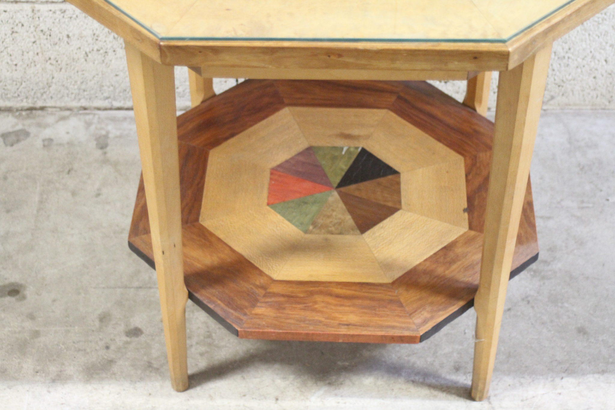 table-octogonale-marqueterie-coloree-mobilier-brocante-occasion-emmaus-scherwiller-etikette (4)