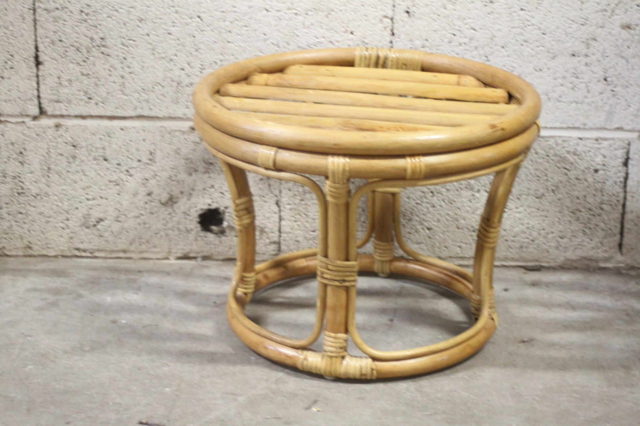 tabouret-pouf-rond-vintage-rotin-mobilier-occasion-emmaus-scherwiller-etikette (1)