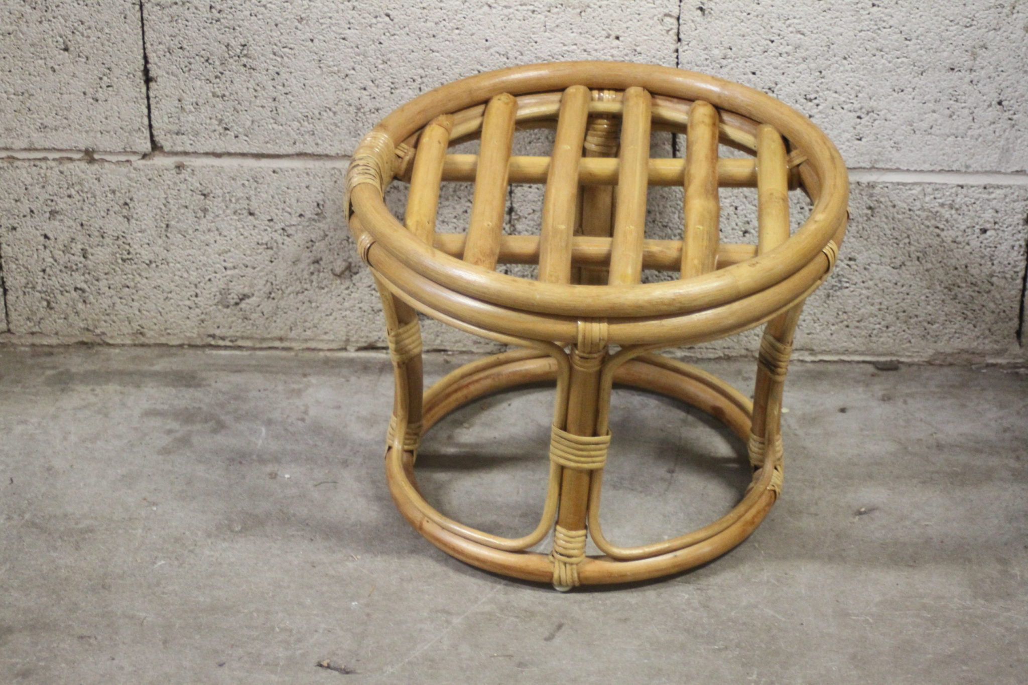 tabouret-pouf-rond-vintage-rotin-mobilier-occasion-emmaus-scherwiller-etikette (2)