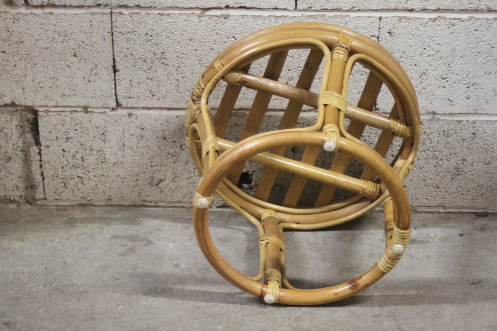 tabouret-pouf-rond-vintage-rotin-mobilier-occasion-emmaus-scherwiller-etikette (3)