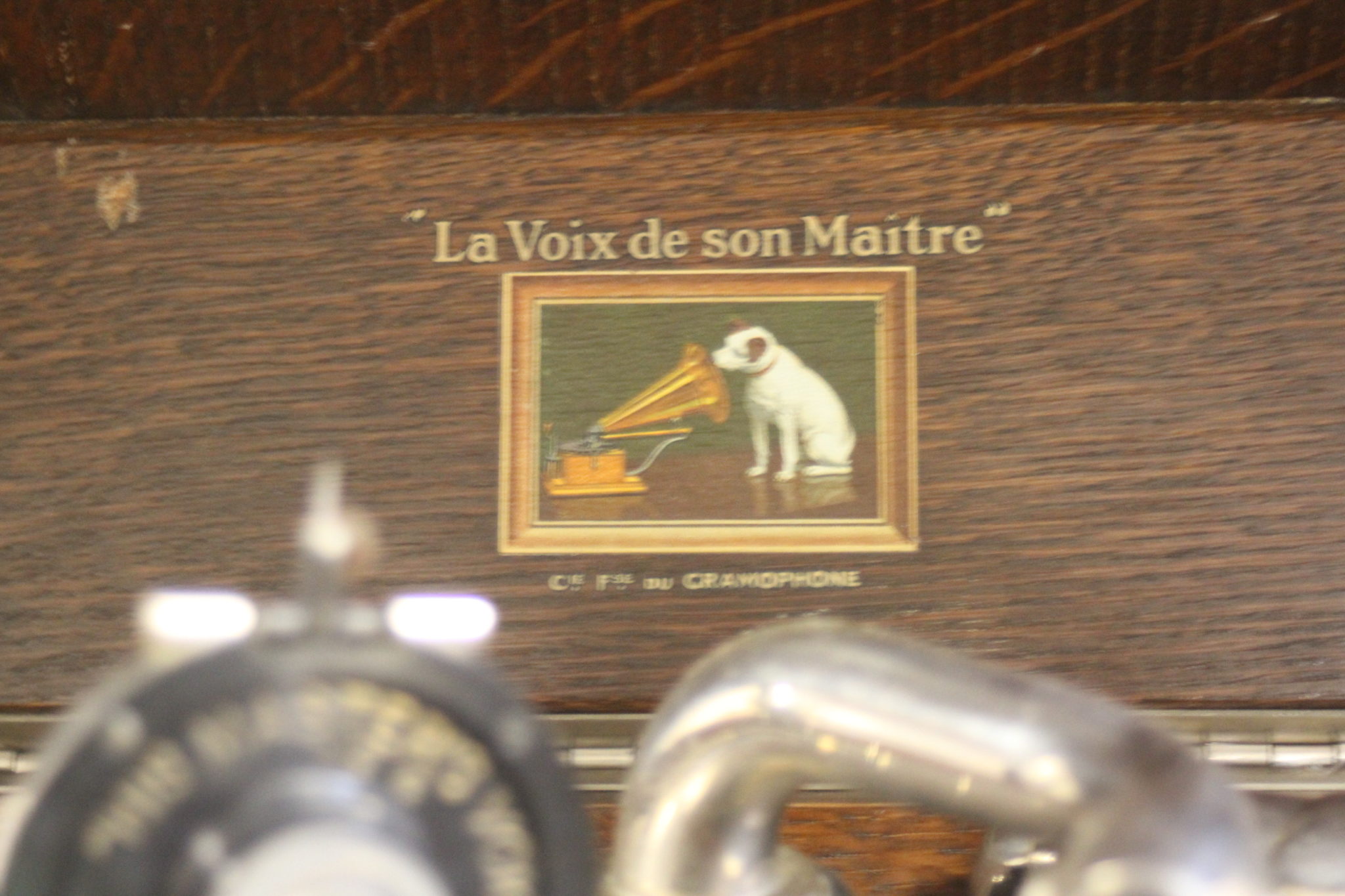 ancien-gramophone-bois-la-voix-de-son-maitre-objets-collection-brocante-occasion-emmaus-scherwiller-etikette (4)