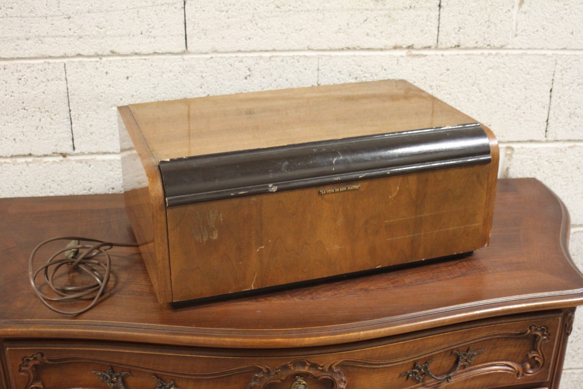 ancien-tourne-disque-en-bois-la-voix-de-son-maitre-piece-collection-brocante-occasion-emmaus-scherwiller-etikette (2)