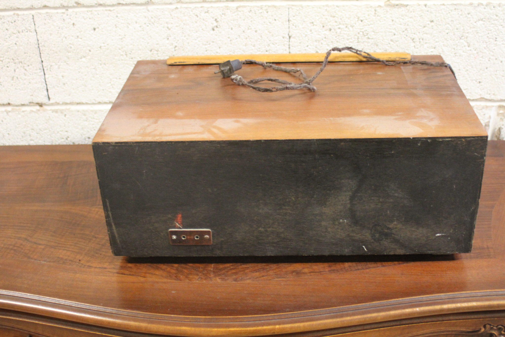 ancien-tourne-disques-en-bois-la-voix-de-son maitre-objets-collection-brocante-occasion-emmaus-scherwiller-etikette (1)