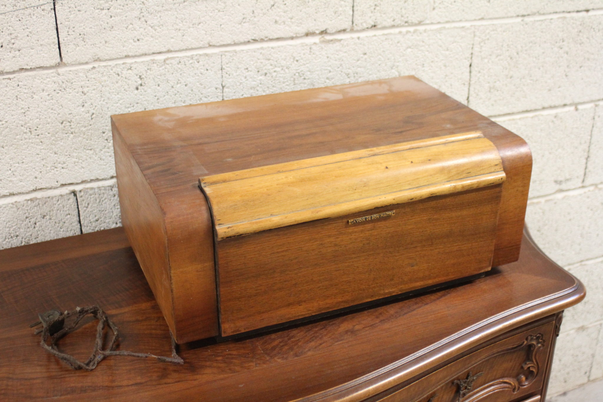 ancien-tourne-disques-en-bois-la-voix-de-son maitre-objets-collection-brocante-occasion-emmaus-scherwiller-etikette (2)