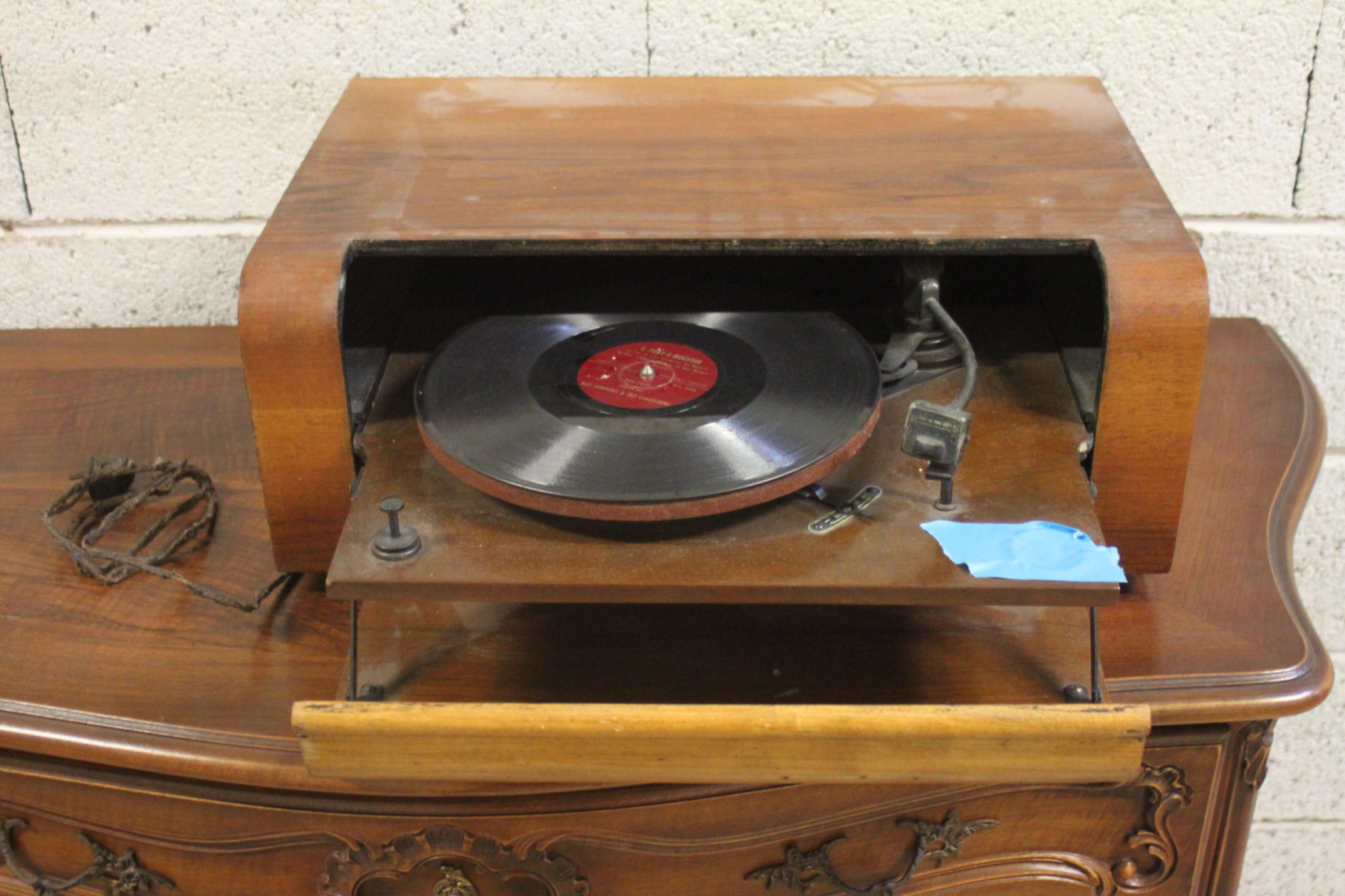 ancien-tourne-disques-en-bois-la-voix-de-son maitre-objets-collection-brocante-occasion-emmaus-scherwiller-etikette (3)