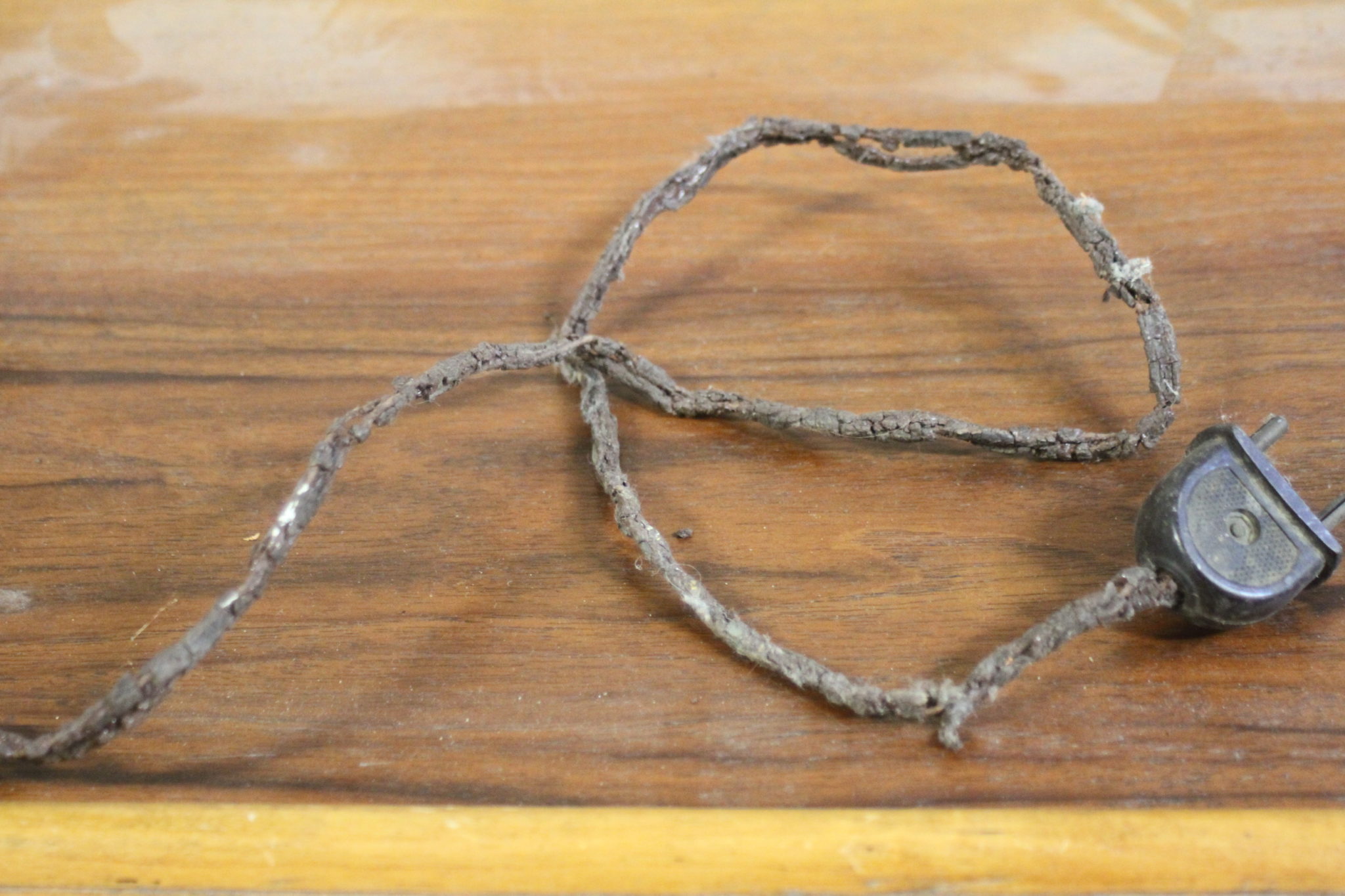 ancien-tourne-disques-en-bois-la-voix-de-son maitre-objets-collection-brocante-occasion-emmaus-scherwiller-etikette (4)