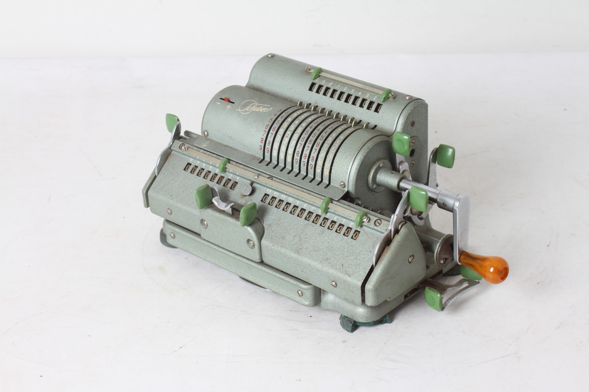 ancienne-machine-a-calculer-schubert-objets-deco-brocante-occasion-emmaus-scherwiller-etikette (2)