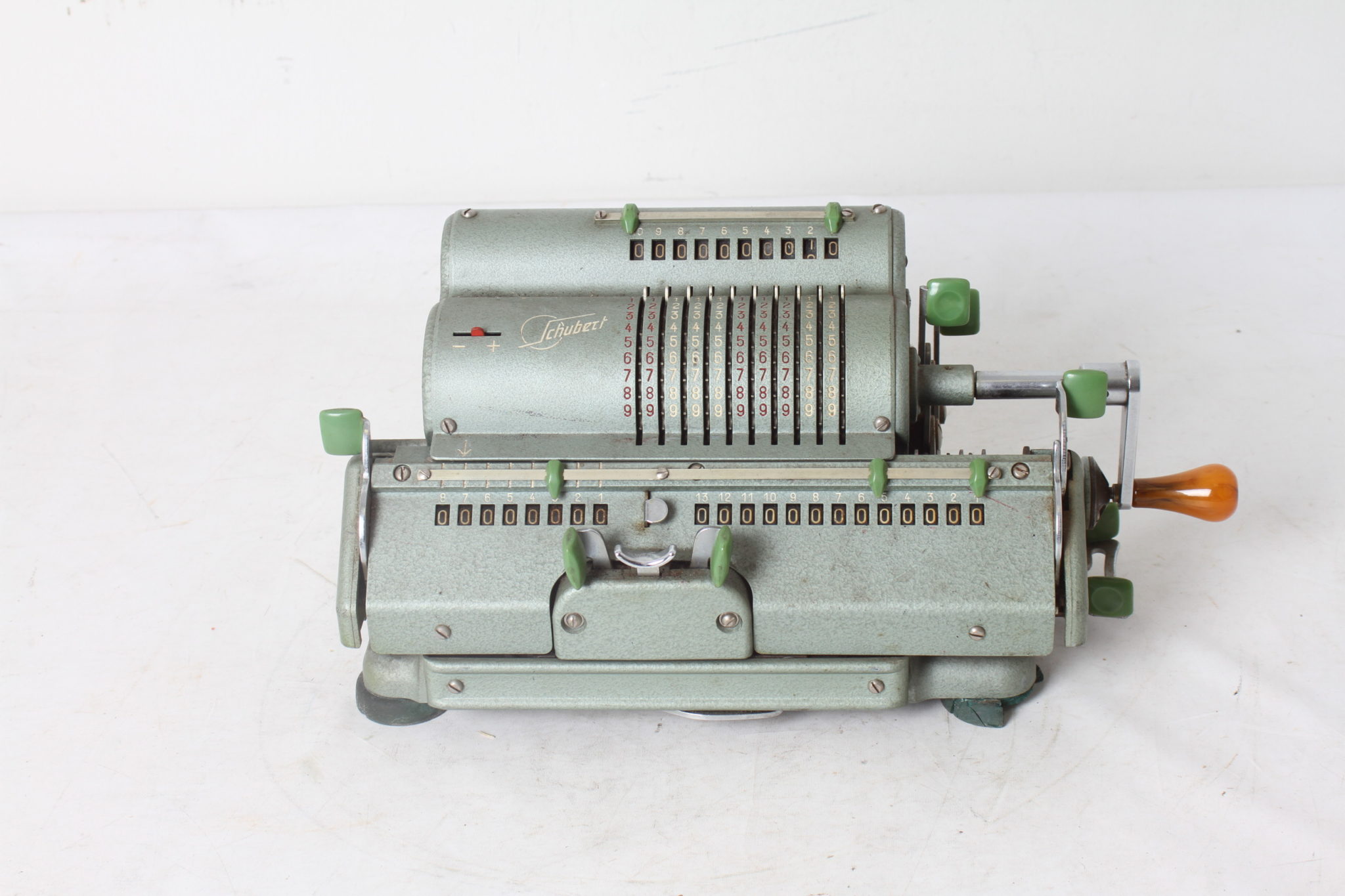 ancienne-machine-a-calculer-schubert-objets-deco-brocante-occasion-emmaus-scherwiller-etikette (3)