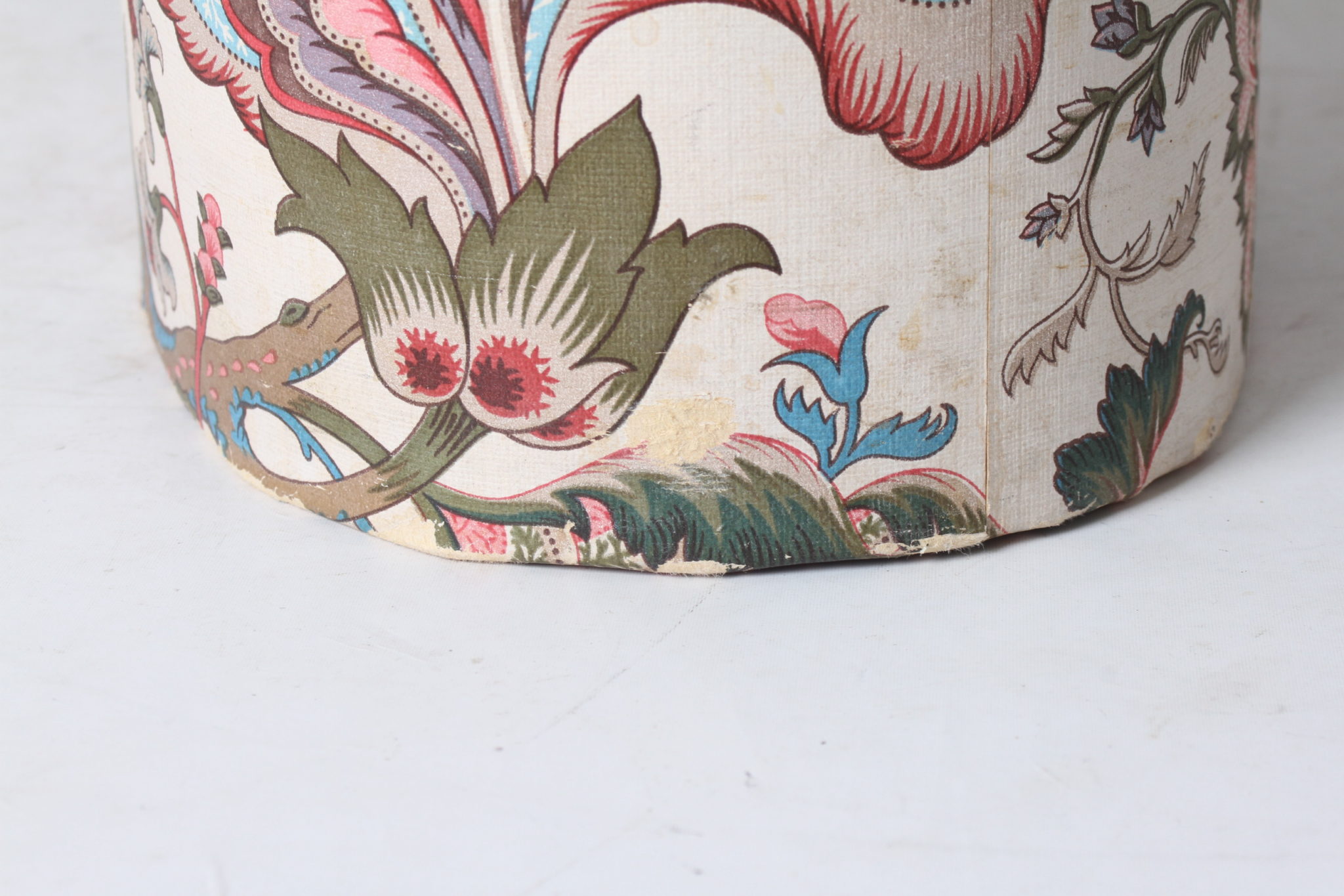 corbeille-a-papier-vintage-illum-carton-decor-retro-objets-deco-occasion-emmaus-scherwiller-etikette (2)