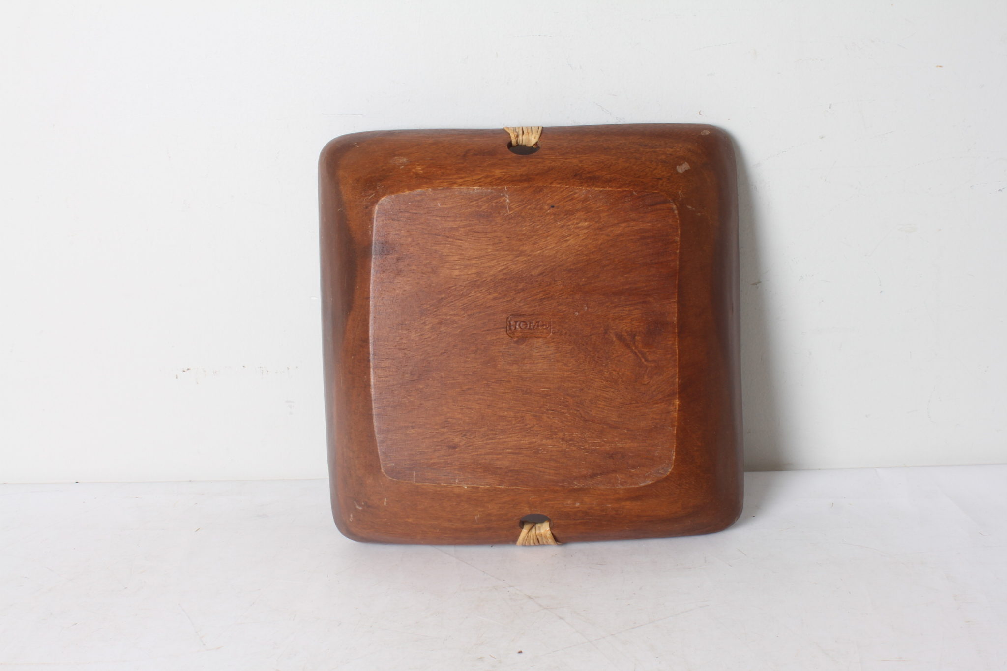 emmaus-scherwiller-etikette-occasion -plat-carré-coupe-bois- (1)
