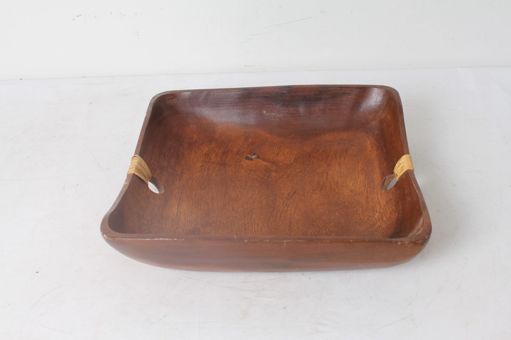 emmaus-scherwiller-etikette-occasion -plat-carré-coupe-bois- (5)