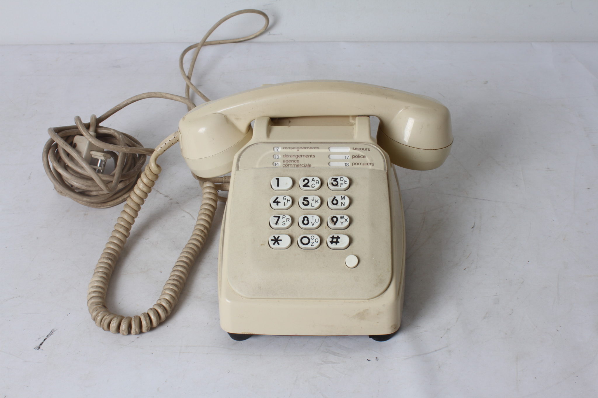 emmaus-scherwiller-etikette-occasion -socotel-telephone-ancien-touches (1)