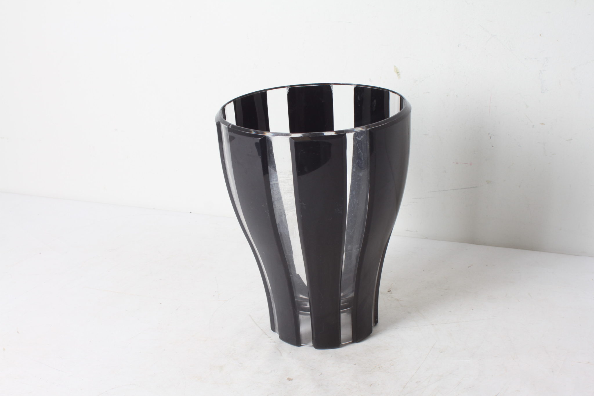 emmaus-scherwiller-etikette-occasion -Vase -noir -plexiglass - Lehmann (1)