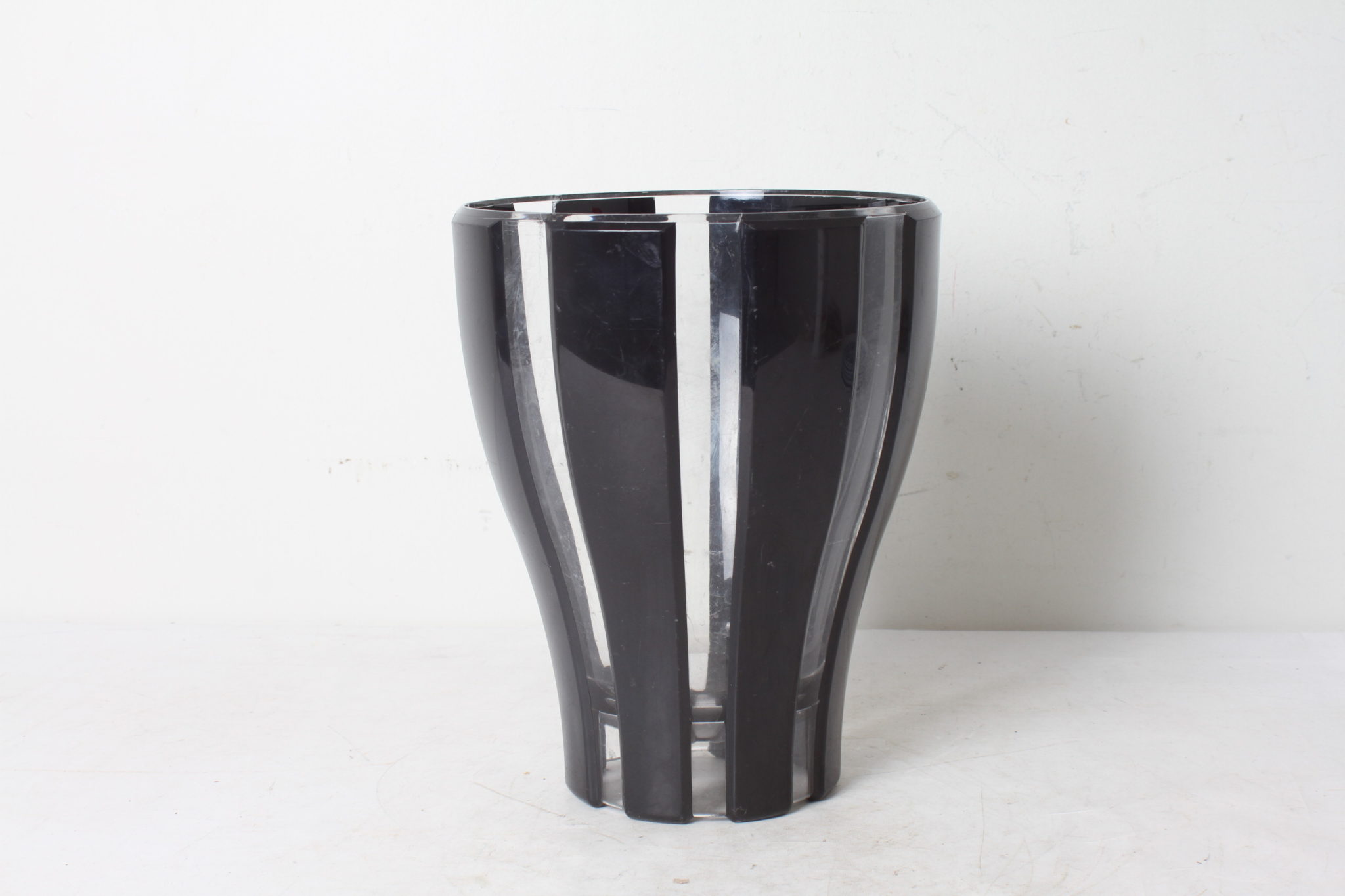 emmaus-scherwiller-etikette-occasion -Vase -noir -plexiglass - Lehmann (2)