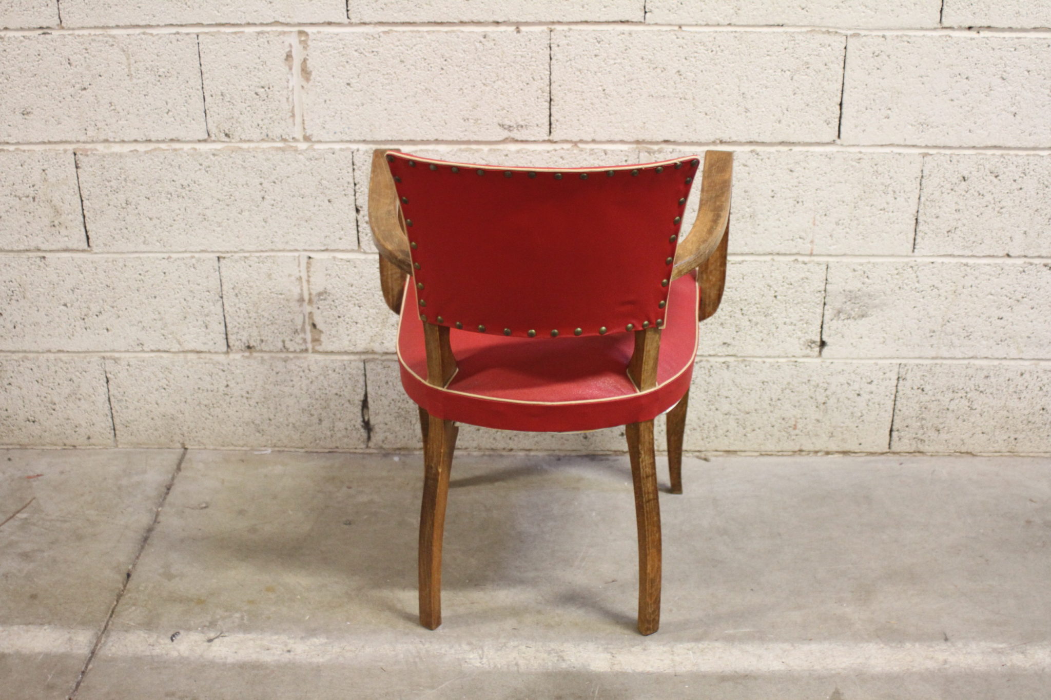 fauteuil-bridge-vintage-bois-skai-rouge-mobilier-brocante-occasion-emmaus-scherwiller-etikette (5)