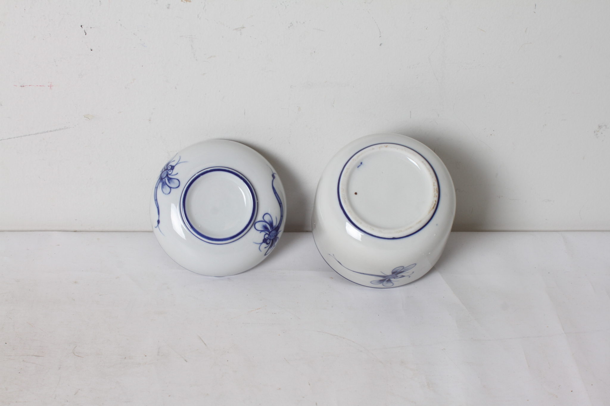 petit-pot-porcelaine-blanche-decor-libellule-bleu-objets-deco-art-de-la-table-occasion-emmaus-scherwiller-etikette (1)