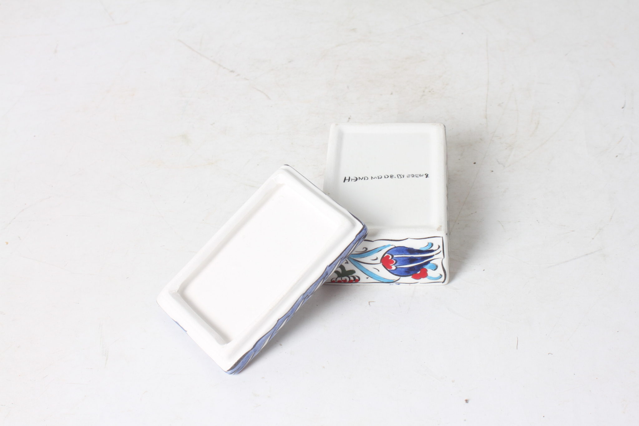 petite-boite-en-ceramlique-turque-motif-floral-objets-deco-occasion-emmaus-scherwiller-etikette (1)