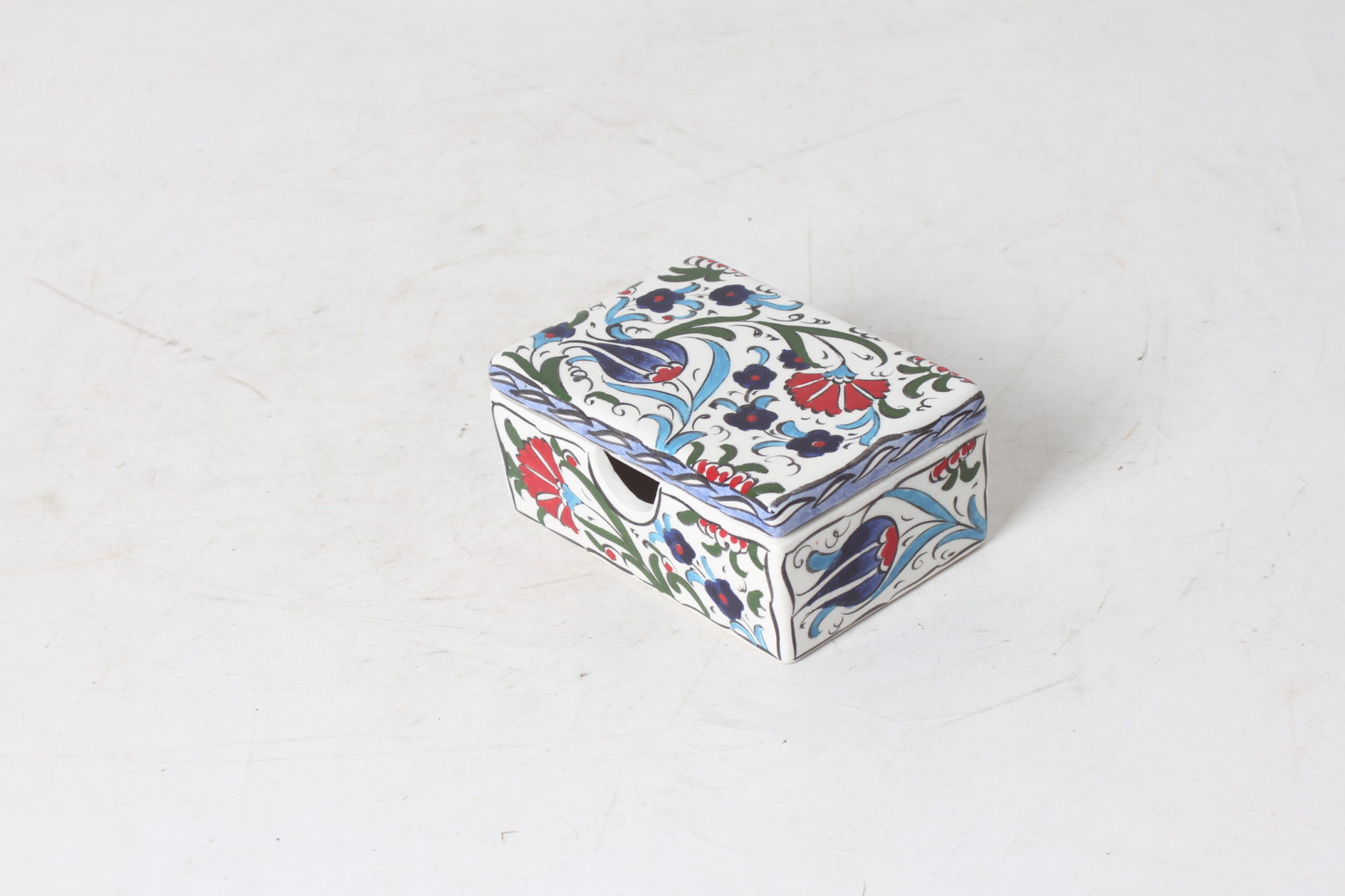 petite-boite-en-ceramlique-turque-motif-floral-objets-deco-occasion-emmaus-scherwiller-etikette (2)