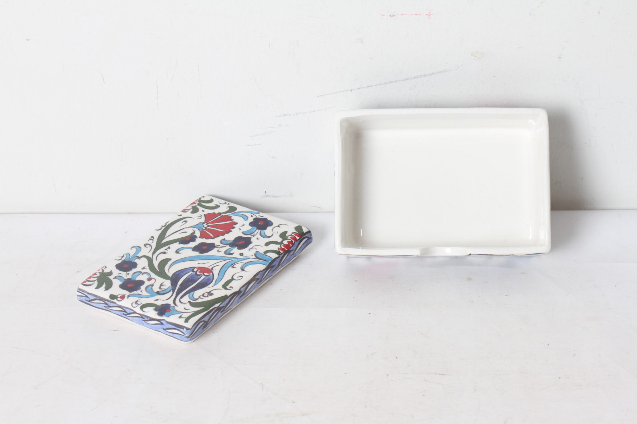 petite-boite-en-ceramlique-turque-motif-floral-objets-deco-occasion-emmaus-scherwiller-etikette (4)
