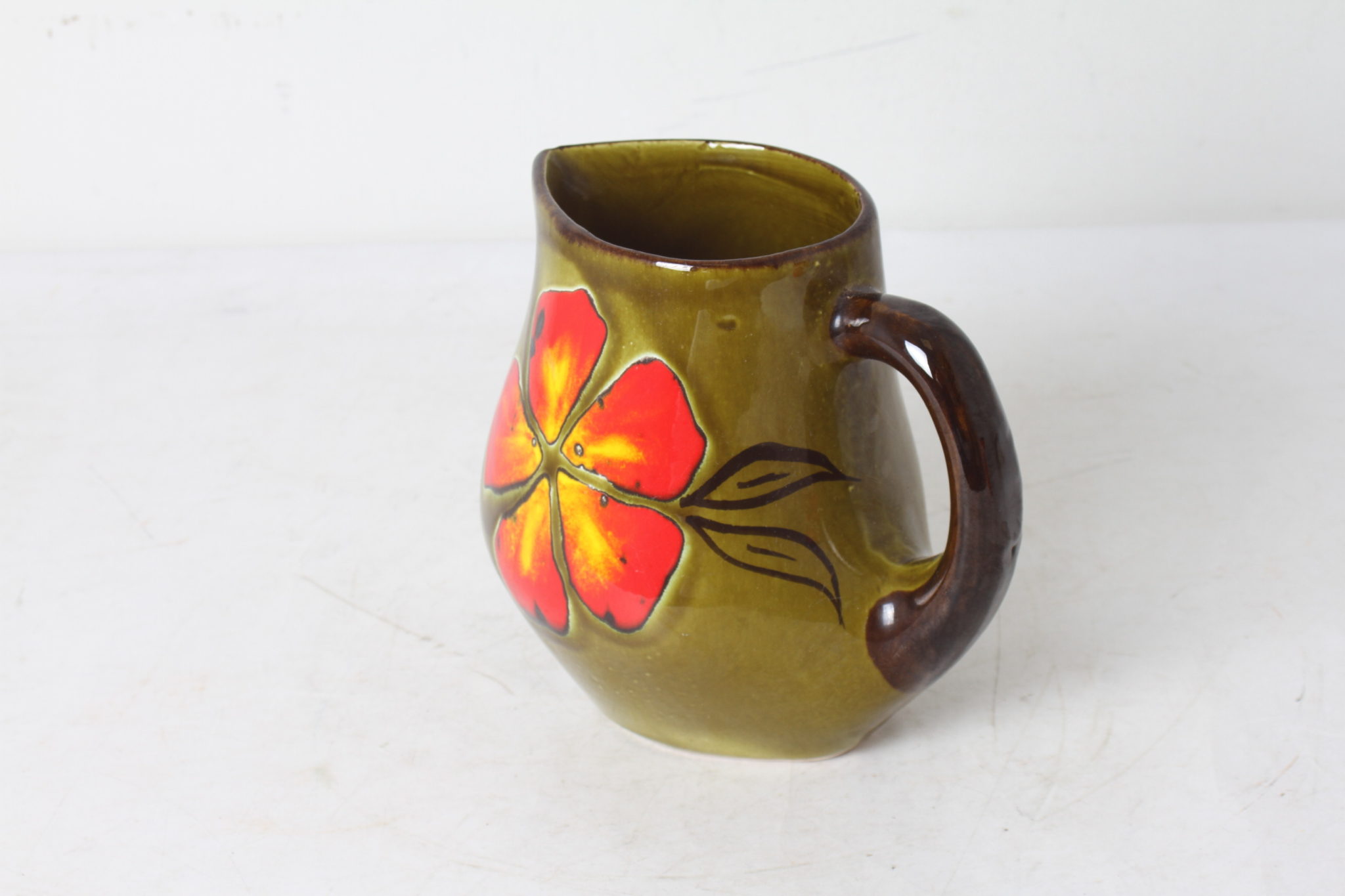 pichet-vintage-decoratif-bresse-motif-floral-objets-deco-occasion-emmaus-scherwiller-etikette (2)