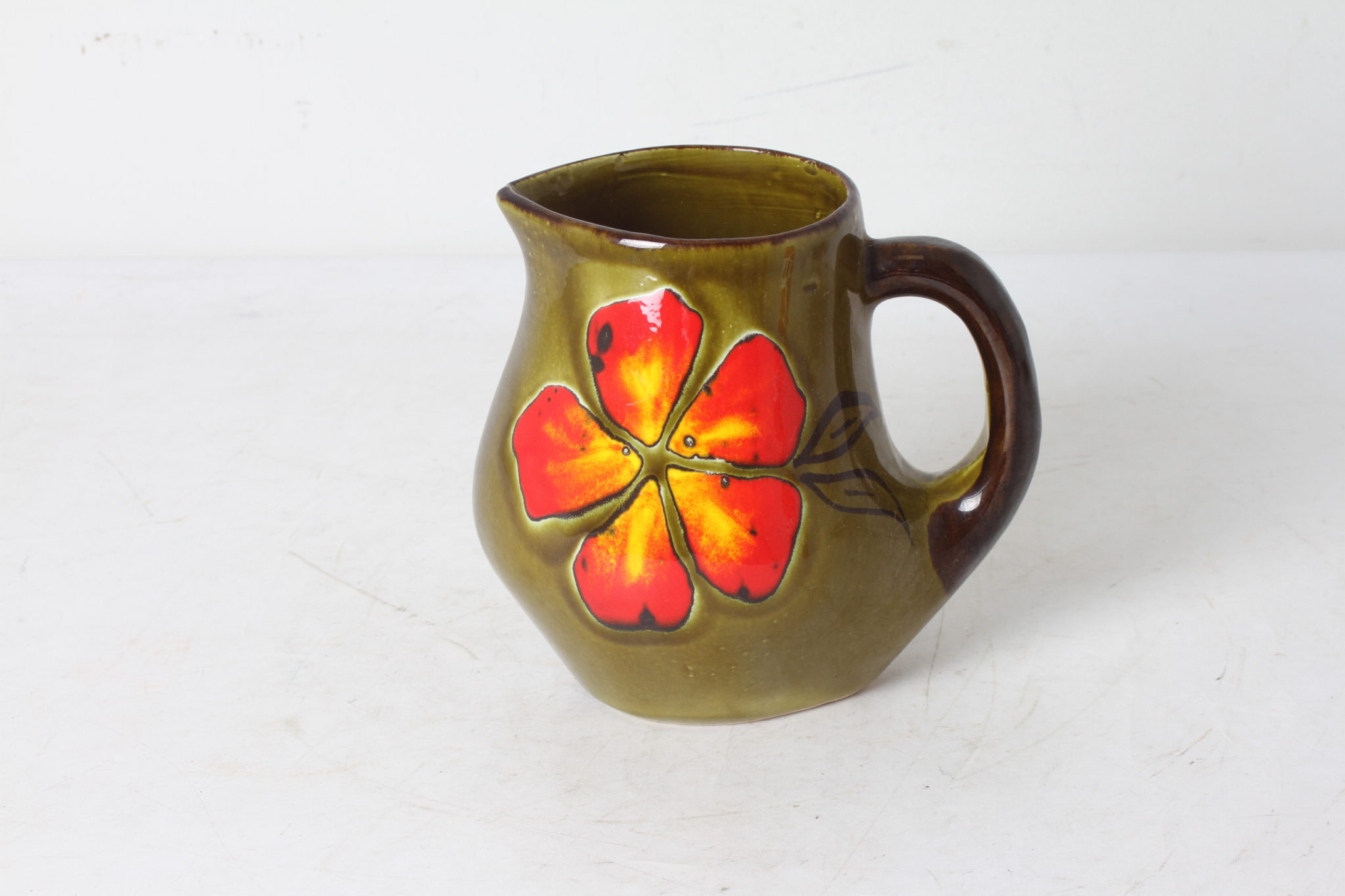 pichet-vintage-decoratif-bresse-motif-floral-objets-deco-occasion-emmaus-scherwiller-etikette (3)