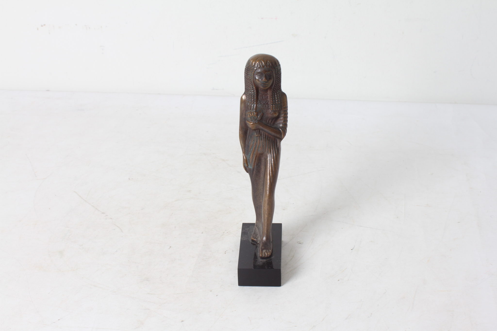statuette-deesse-egyptienne-bronze-massif-objets-deco-collection-brocante-occasion-emmaus-scherwiller-etikette (3)