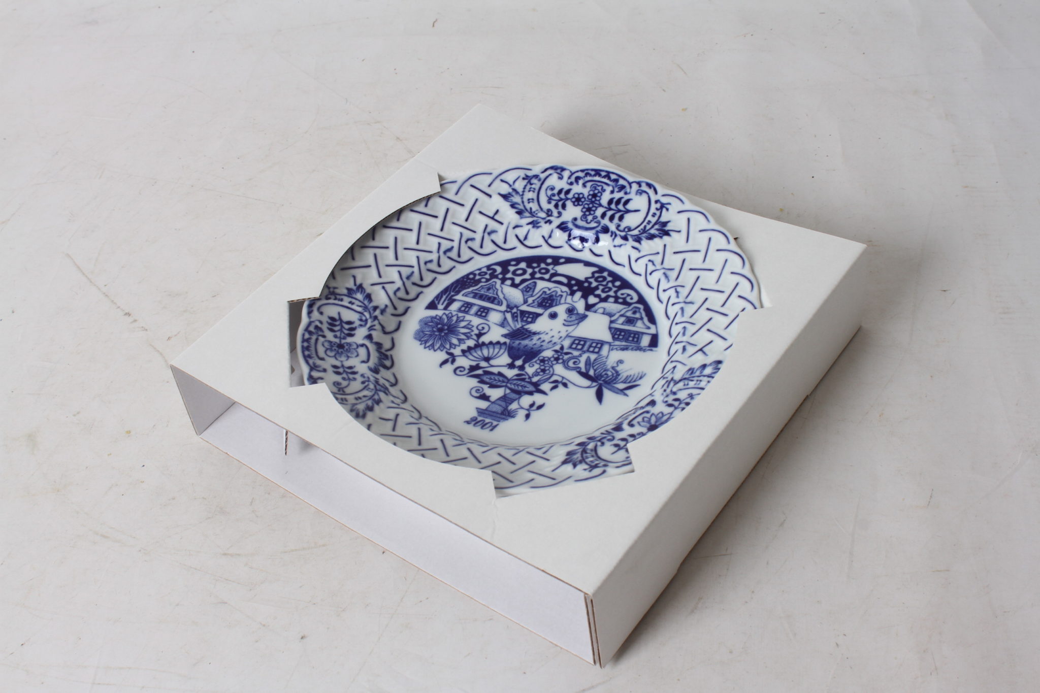 emmaus-scherwiller-etikette-occasion-assiette -Assiette annuelle 2001 - Motif original Oignon bleu - Porcelaine Tchèque (2)