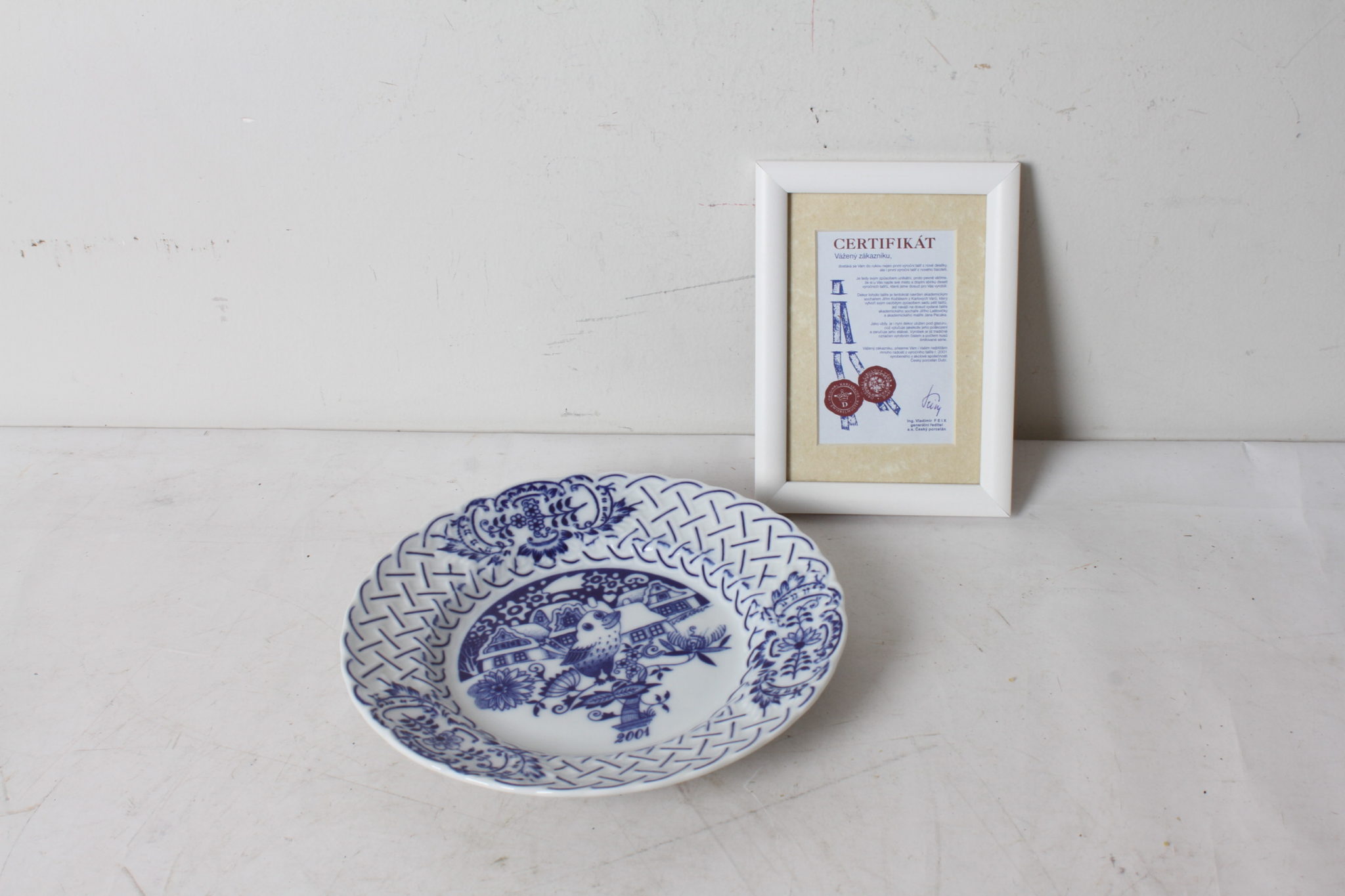 emmaus-scherwiller-etikette-occasion-assiette -Assiette annuelle 2001 - Motif original Oignon bleu - Porcelaine Tchèque (3)