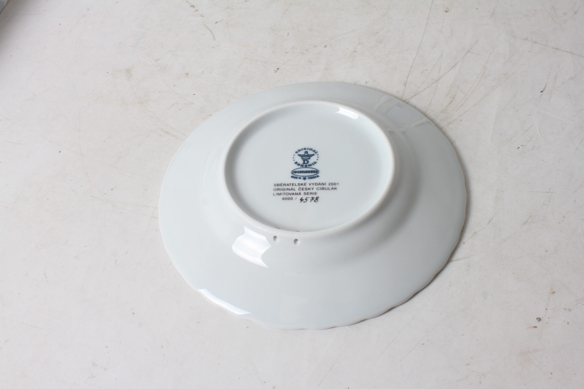 emmaus-scherwiller-etikette-occasion-assiette -Assiette annuelle 2001 - Motif original Oignon bleu - Porcelaine Tchèque (4)