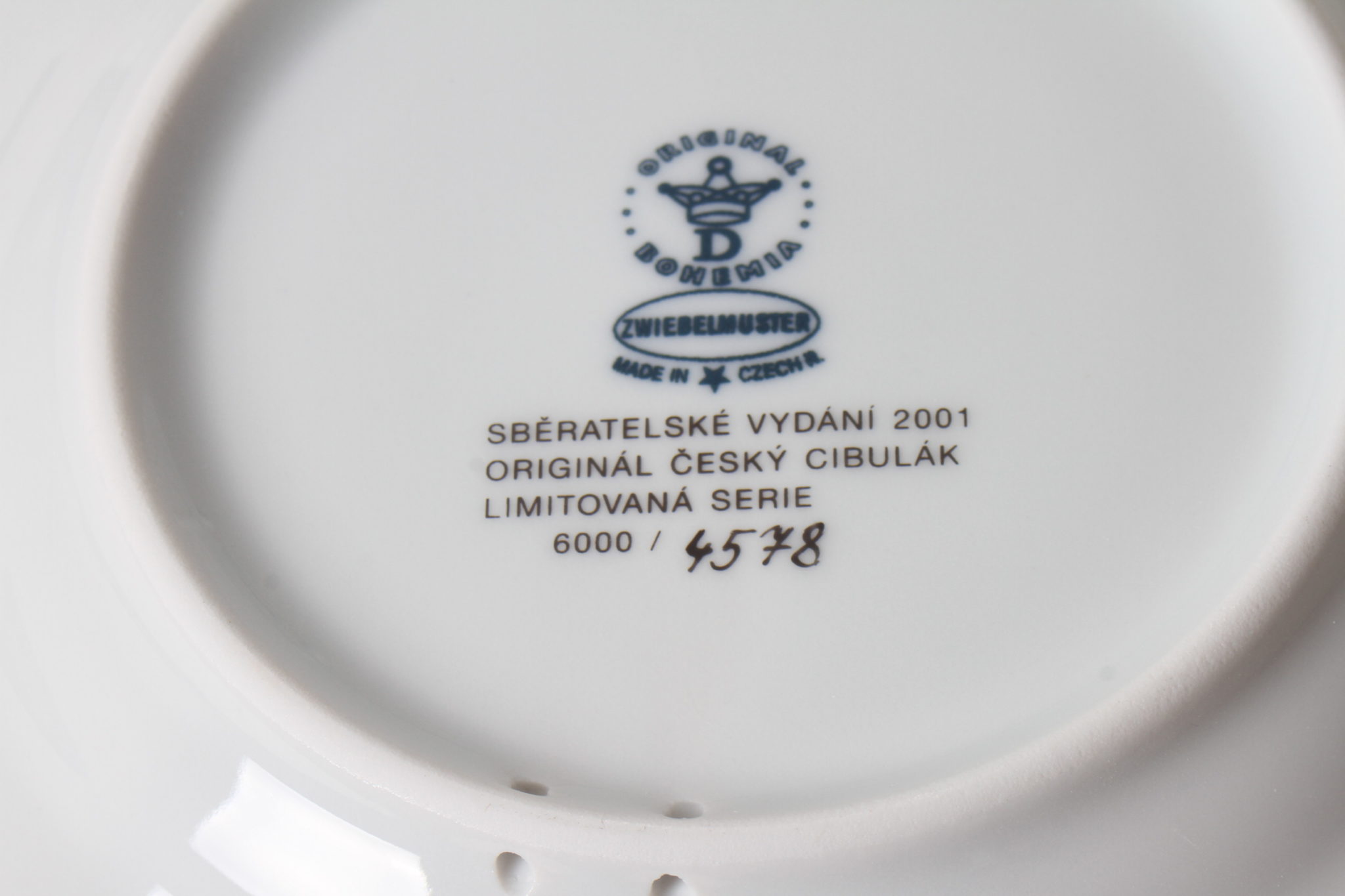 emmaus-scherwiller-etikette-occasion-assiette -Assiette annuelle 2001 - Motif original Oignon bleu - Porcelaine Tchèque (5)