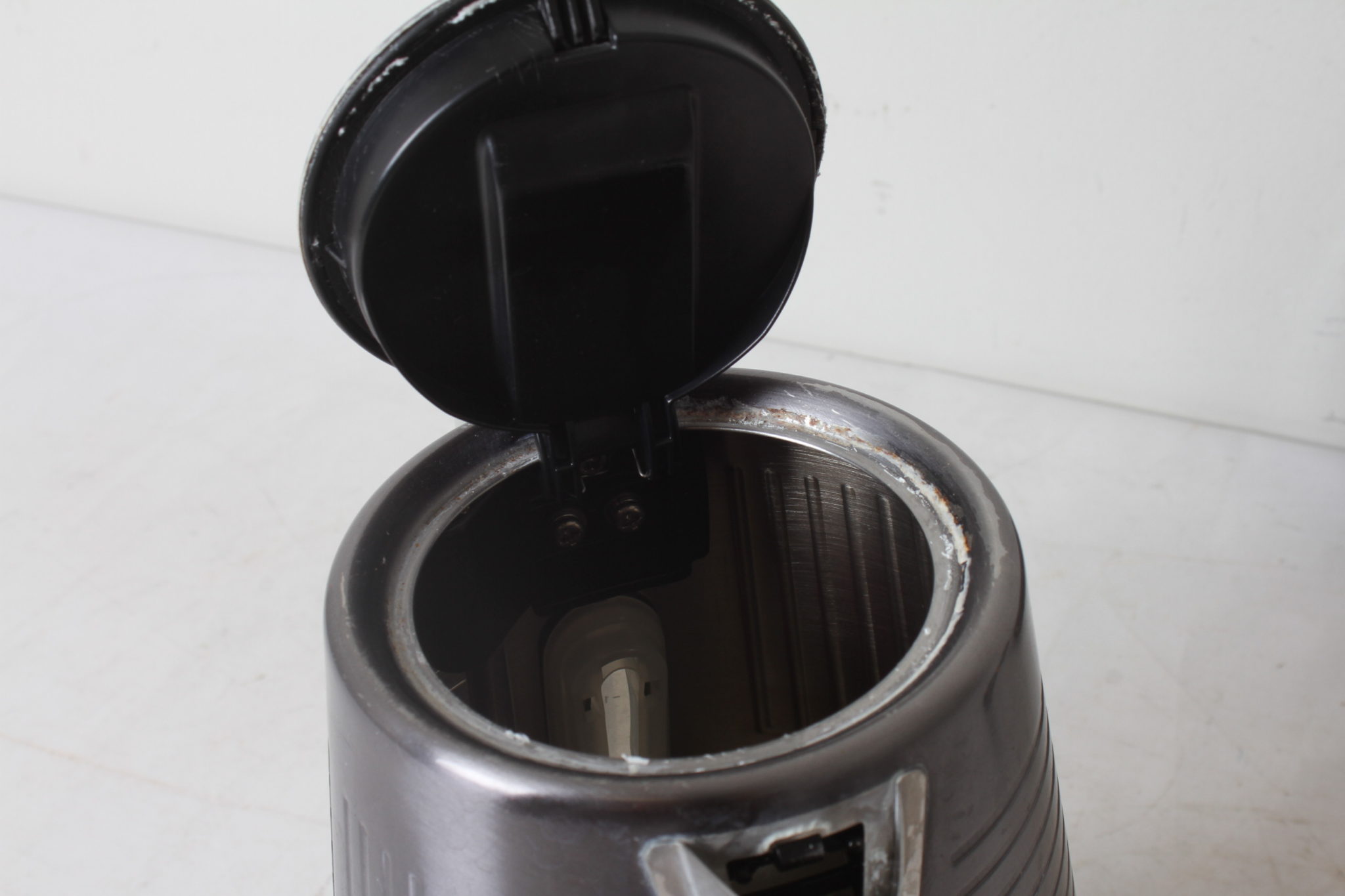 emmaus-scherwiller-etikette-occasion- bouilloire -électrique-russel hobbs (6)