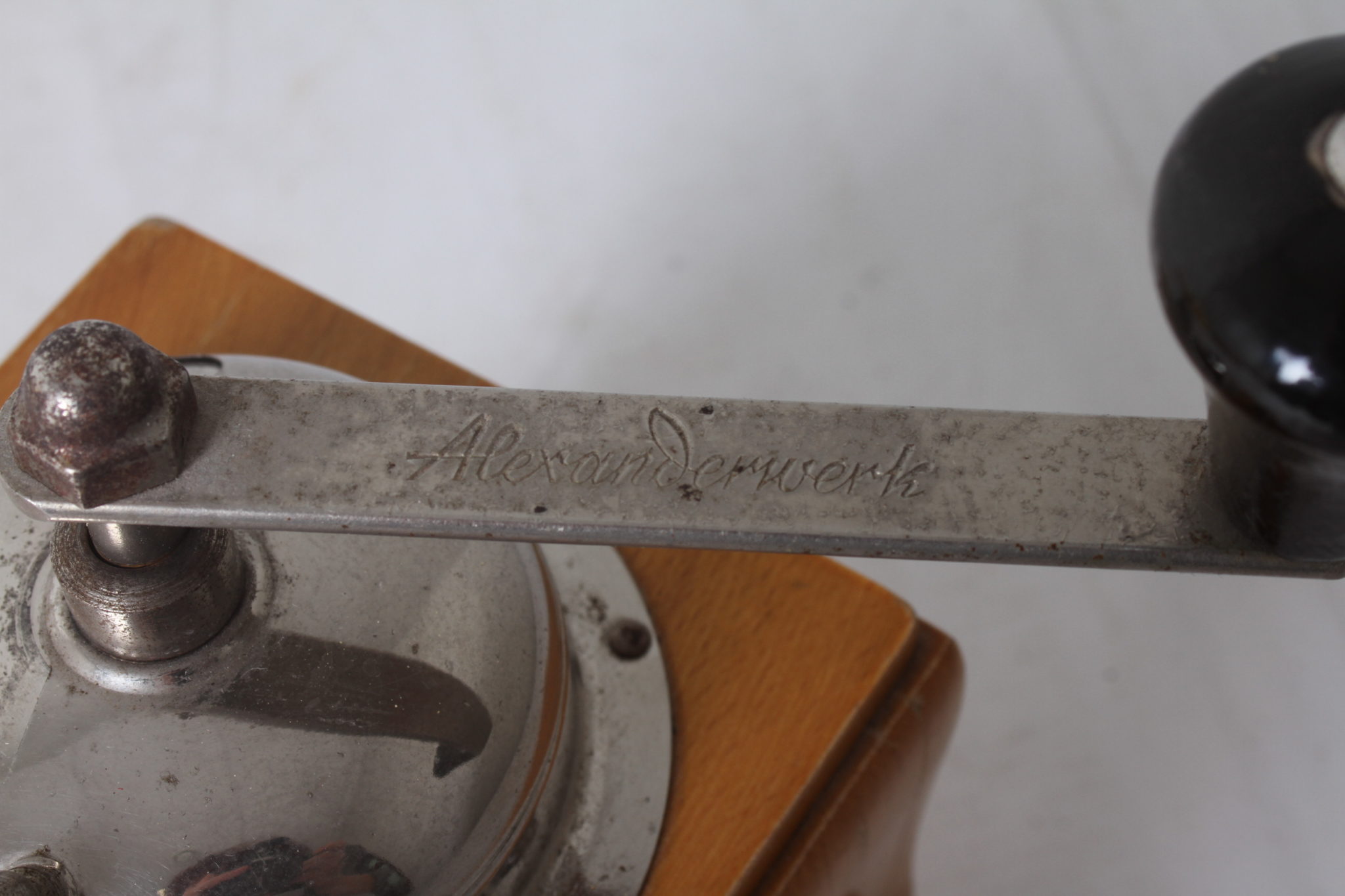 emmaus-scherwiller-etikette-occasion-boutique-ligne-moulin à café-bois-manivelle -Moulin à café en bois - Alexanderwerk - MOCCA (3)